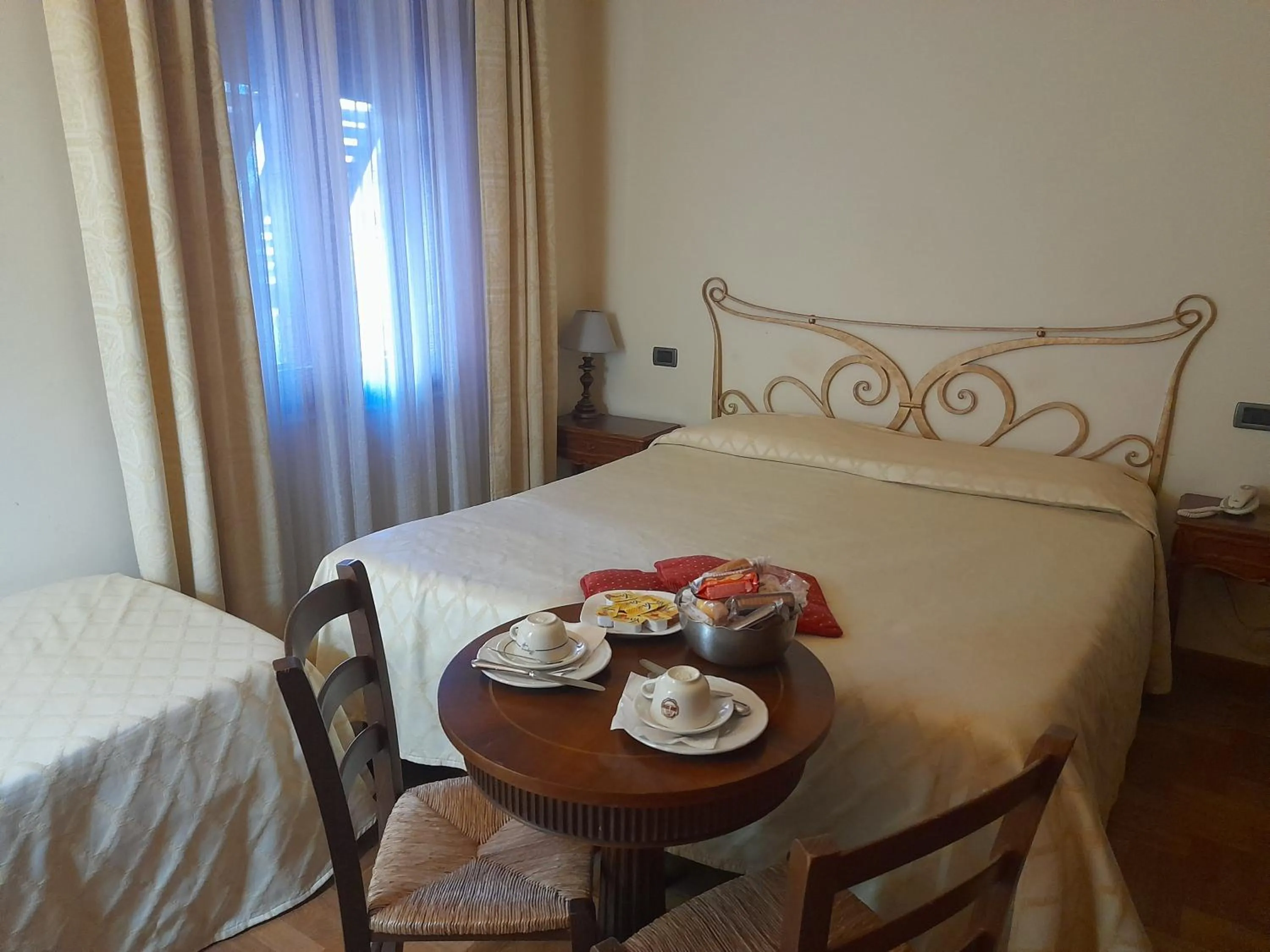 Breakfast, Bed in Petit Chateau