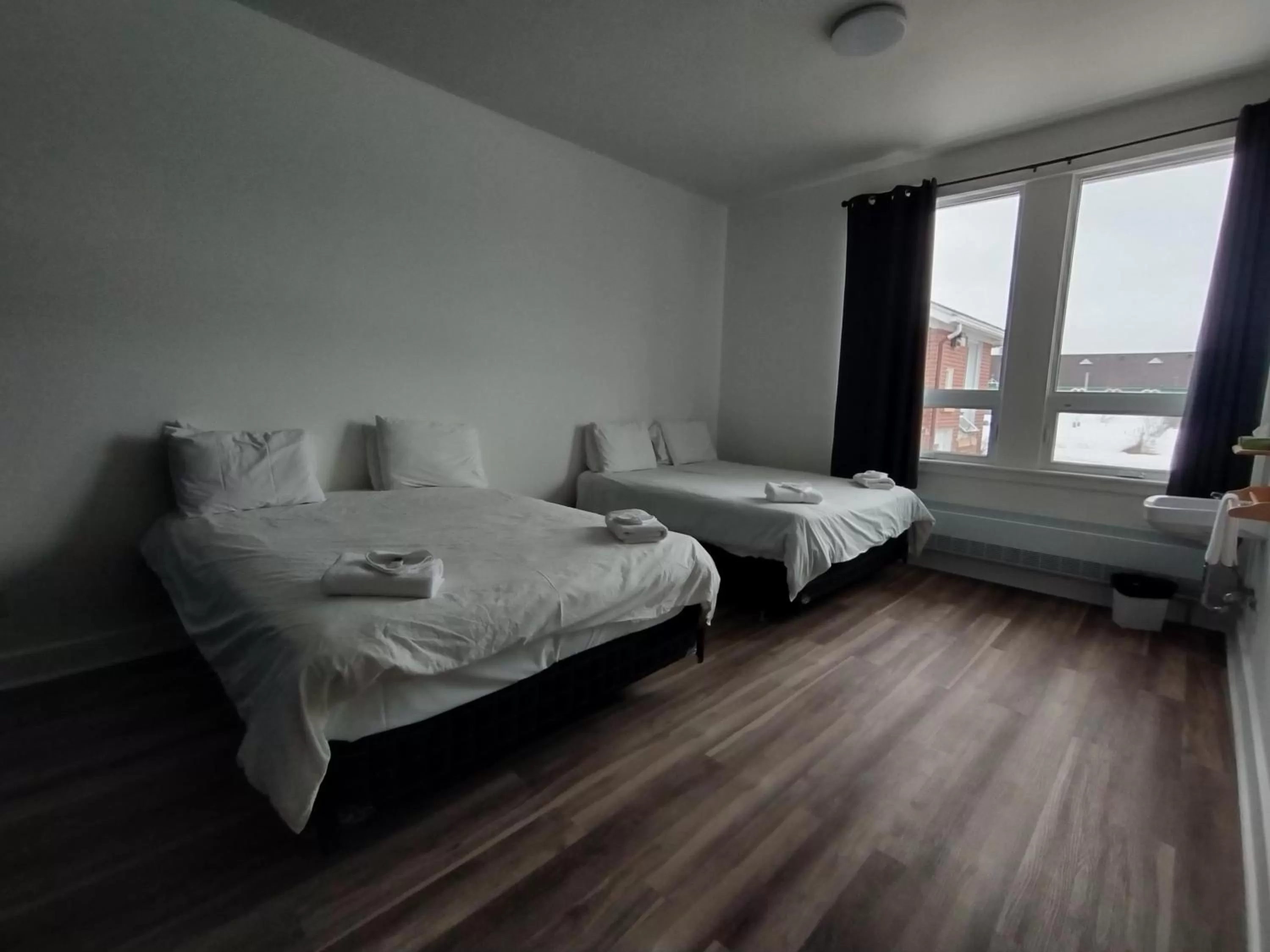 Quadruple Room with Shared Bathroom in Auberge La Petite École de Forillon