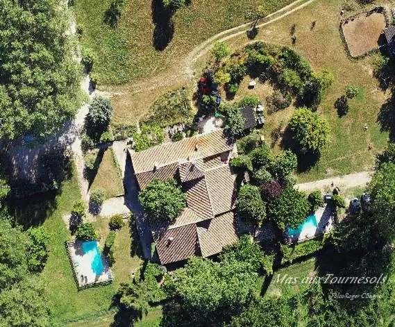 Property building in Chambres d'Hôtes Aux Tournesols