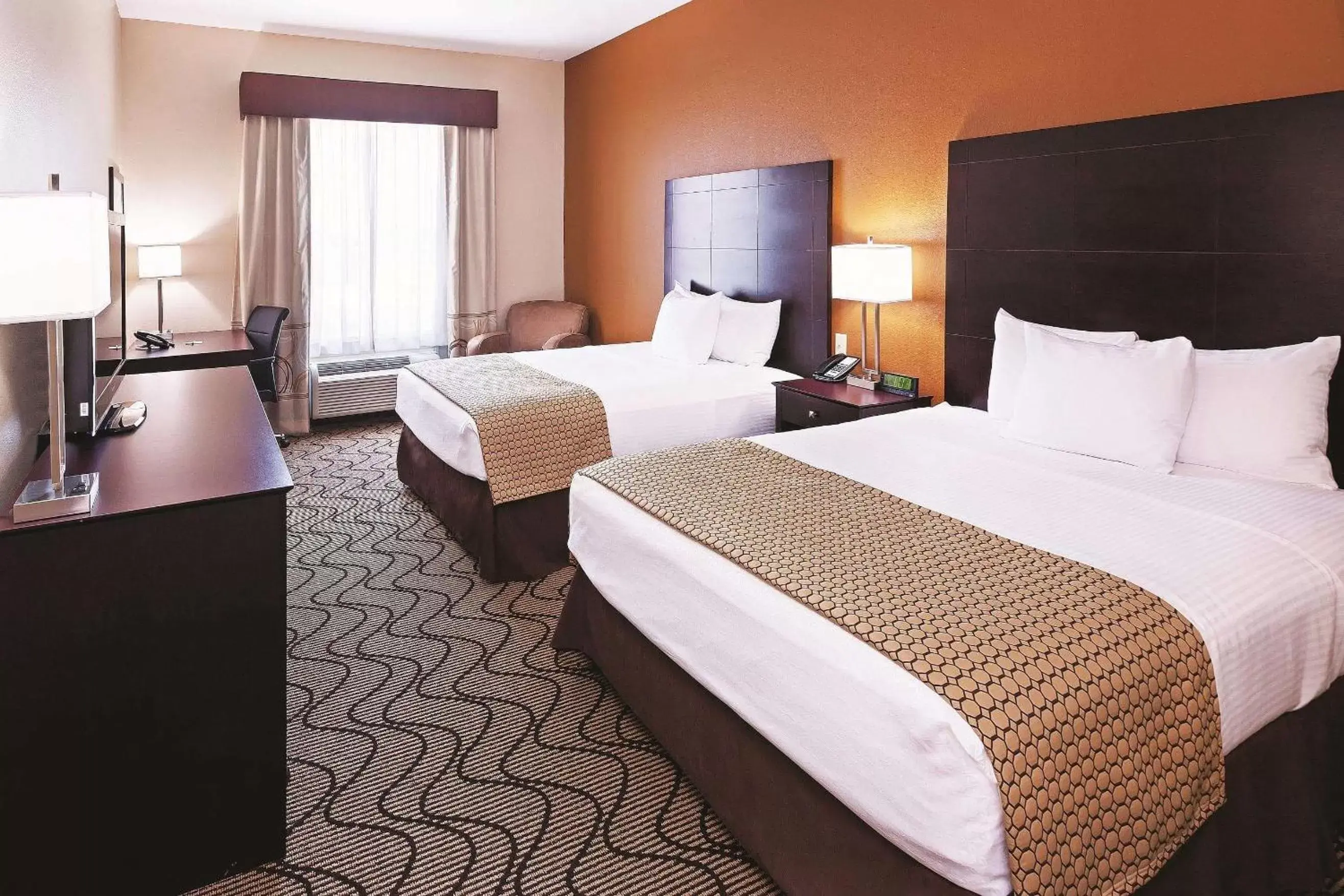 Queen Room with Two Queen Beds and Bath Tub - Mobility Accessible/Non-Smoking in La Quinta by Wyndham Marshall Queen Room with Two Queen Beds and Bath Tub - Mobility Accessible/Non-Smoking in La Quinta by Wyndham Marshall