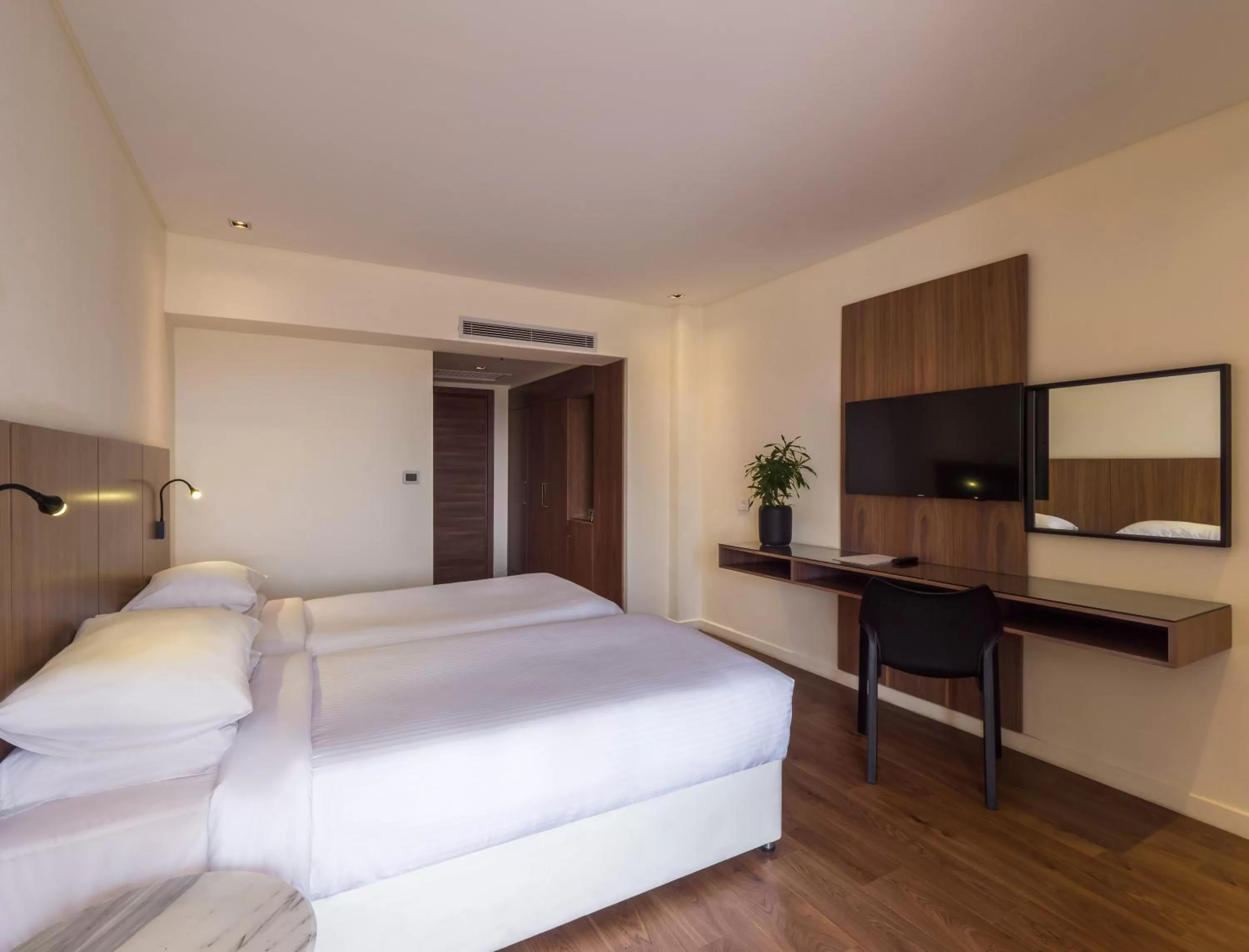 Photo of the whole room, Bed in The President Hotel Cairo