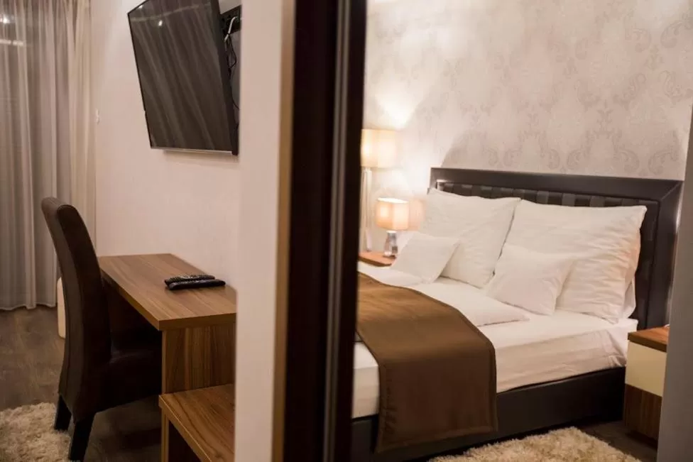 Photo of the whole room, Bed in Pole Position Beach Hotel