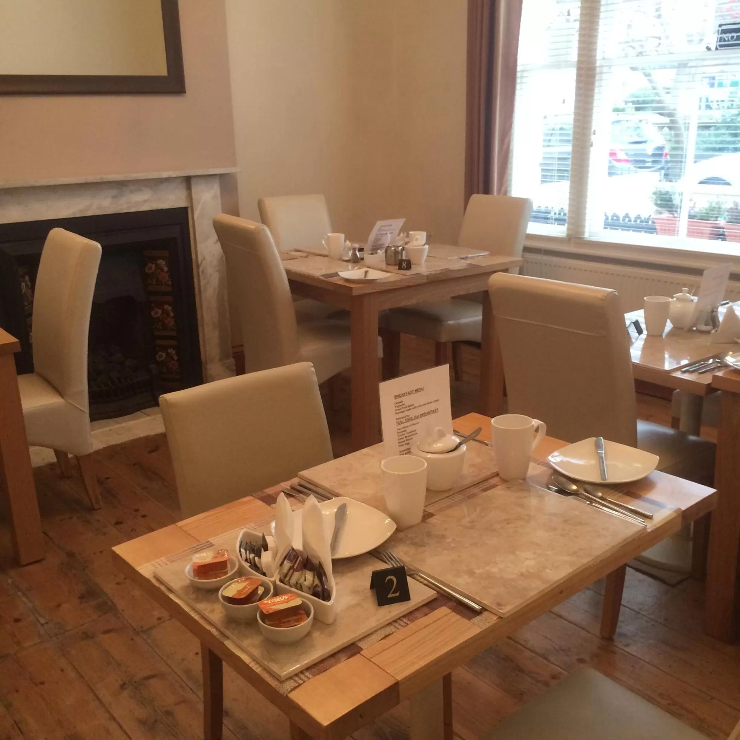 Restaurant/places to eat in Admiral Guest House