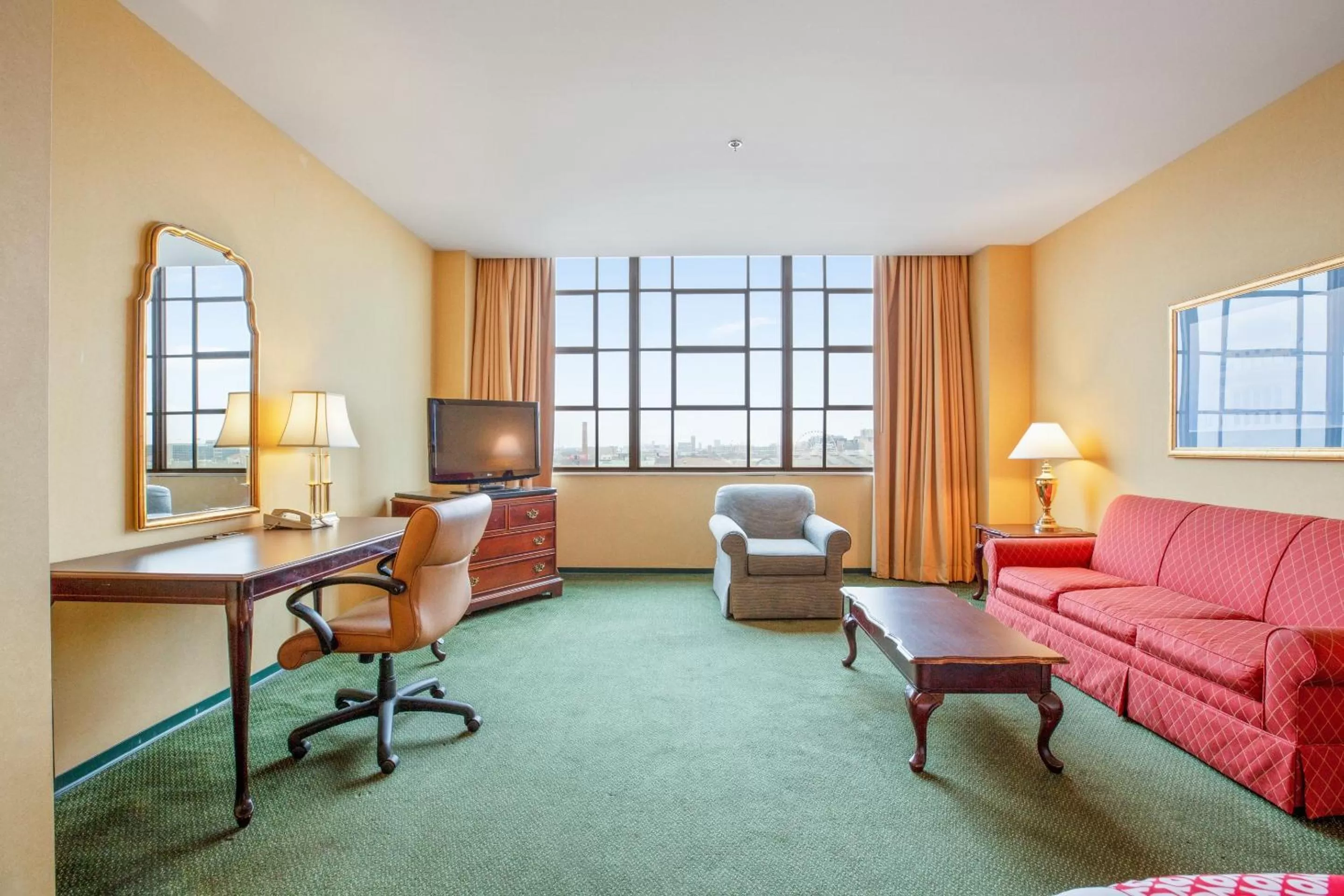 TV and multimedia, Seating Area in OYO Hotel St Louis Downtown City Center MO