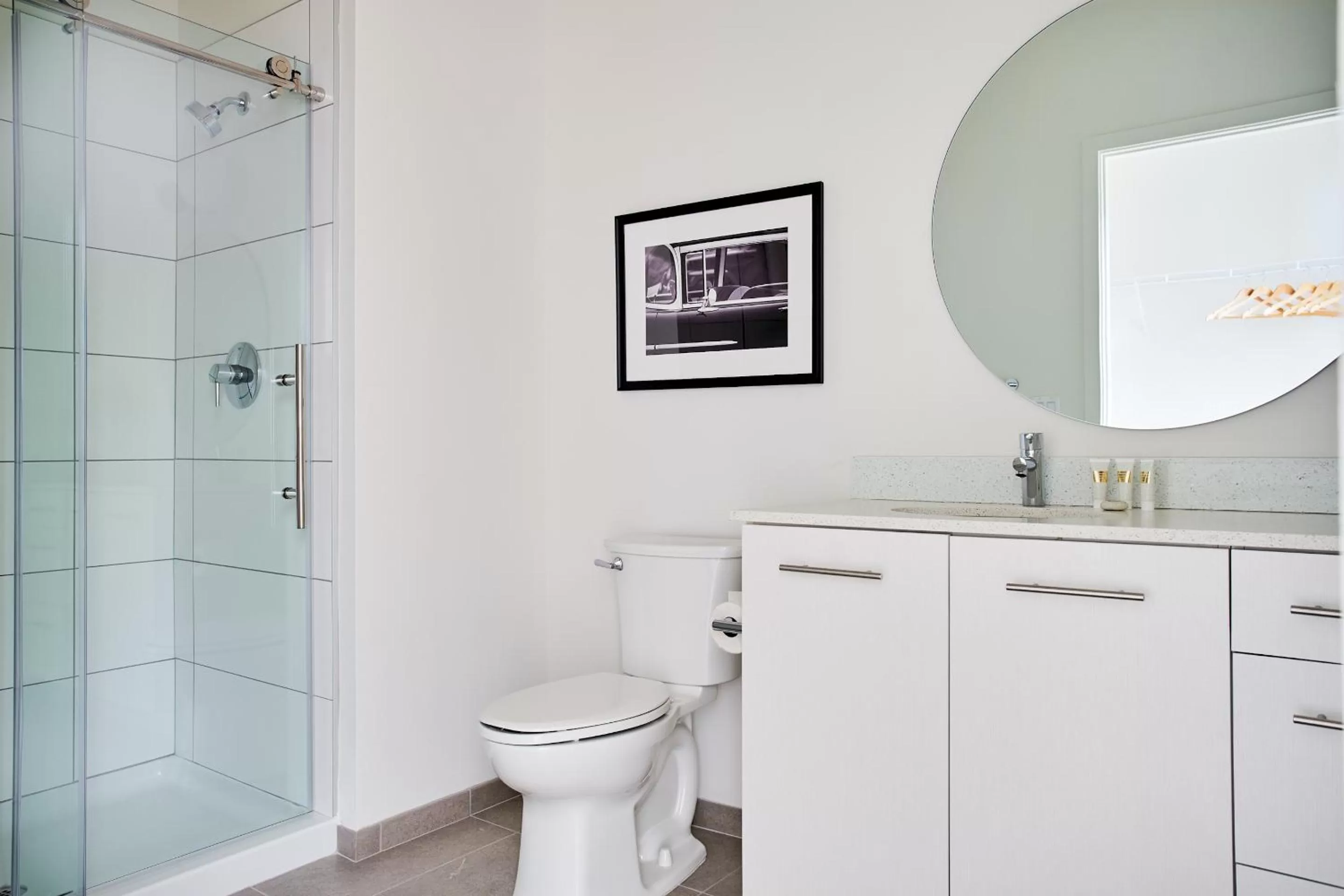 Living room, Bathroom in Sonder at Sixteen Hundred
