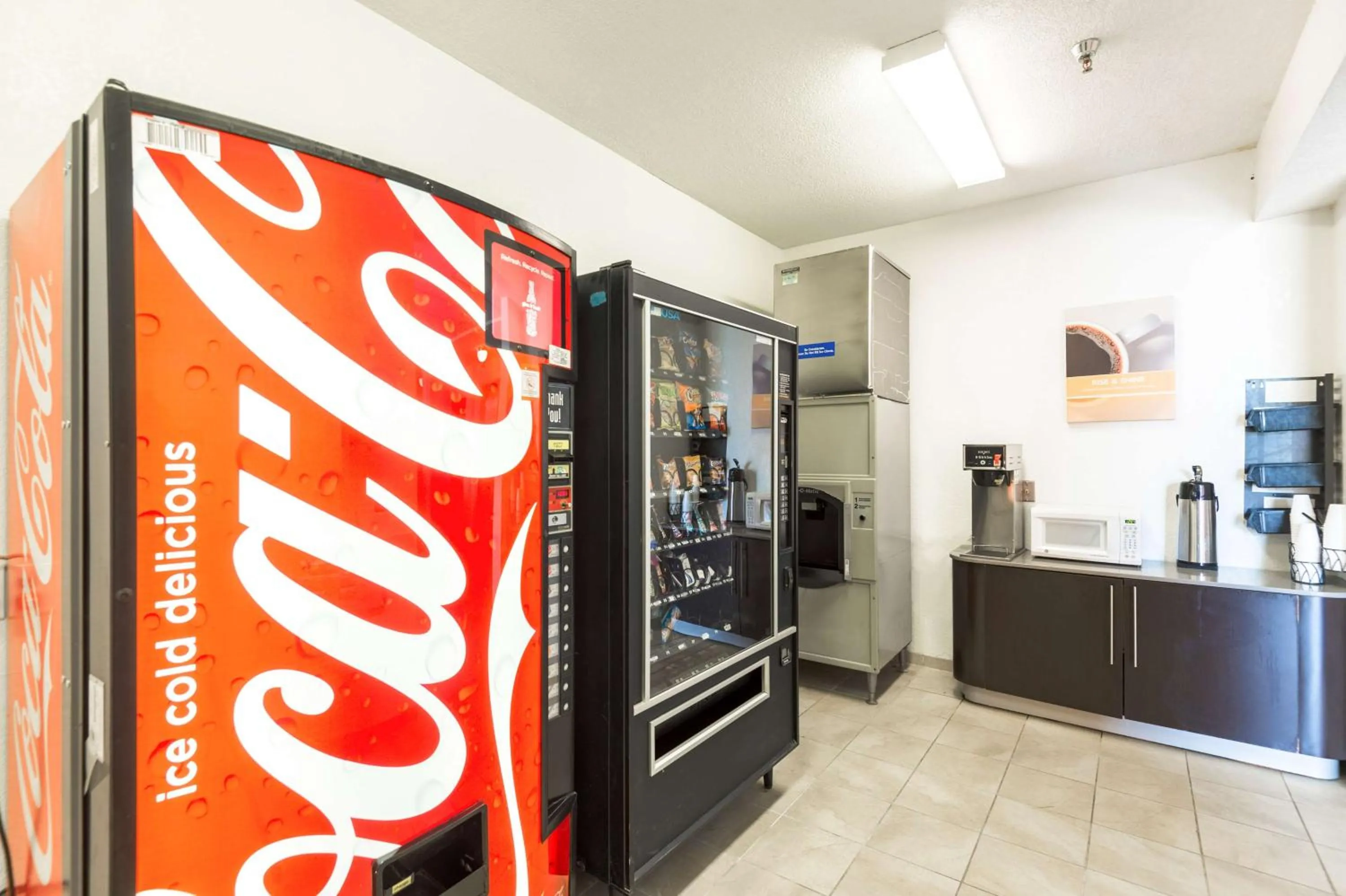 Property building in Motel 6-Olathe, KS