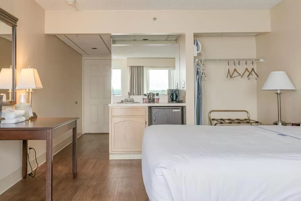 Bed in Bonnie Castle Resort & Marina