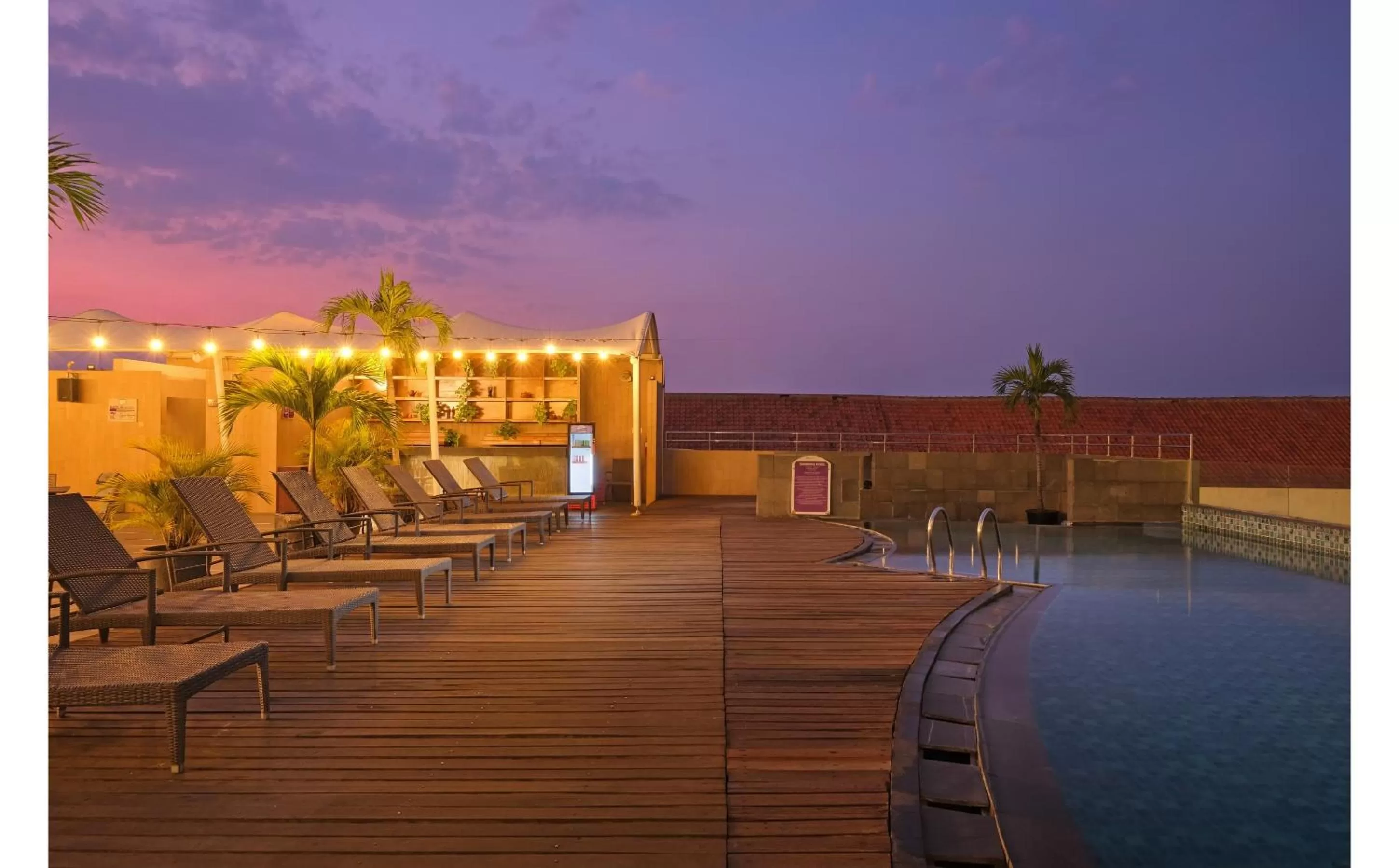 Swimming pool in Quest Hotel Simpang Lima - Semarang by ASTON