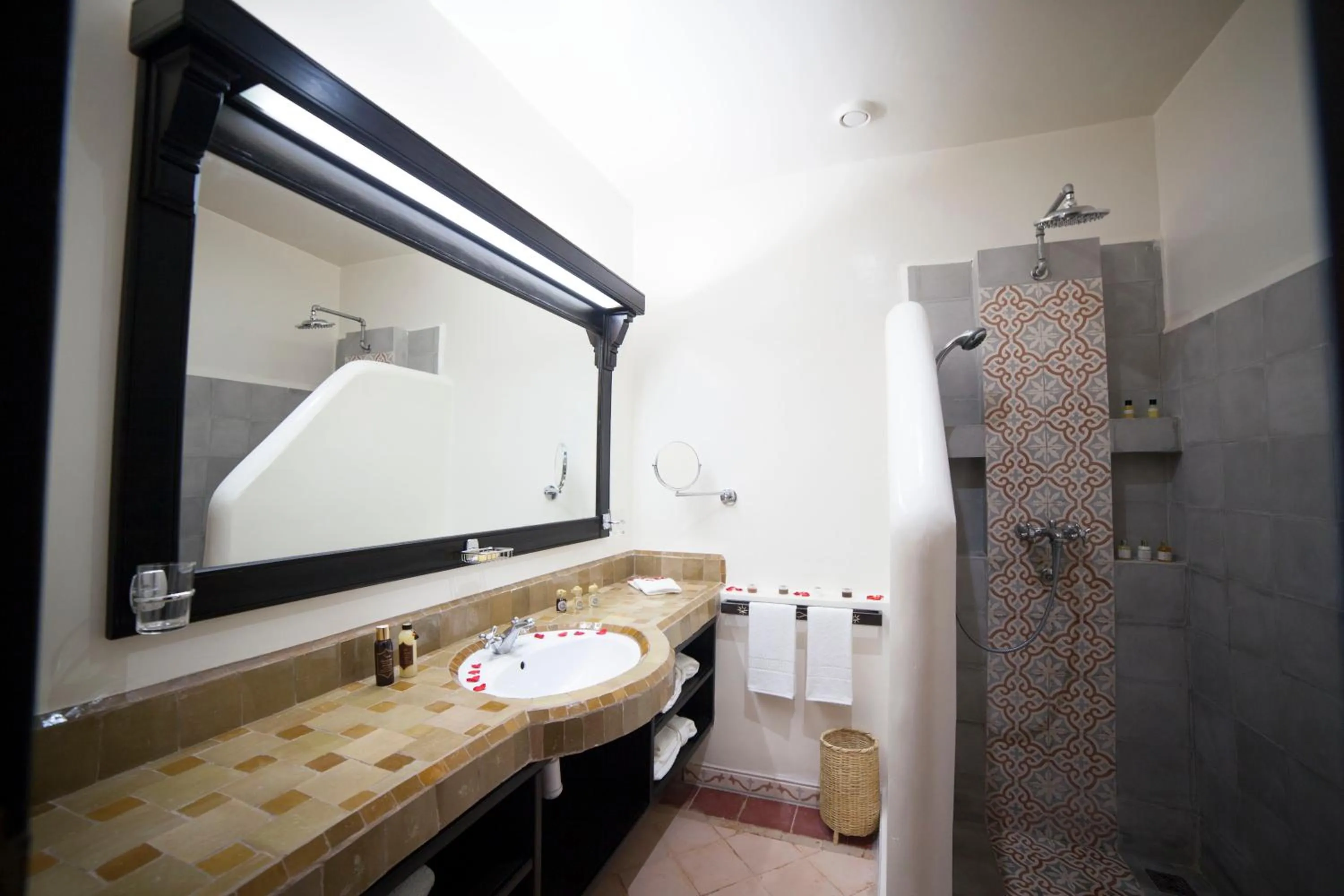 Bathroom, Bed in Borjs Hotel Suites & Spa