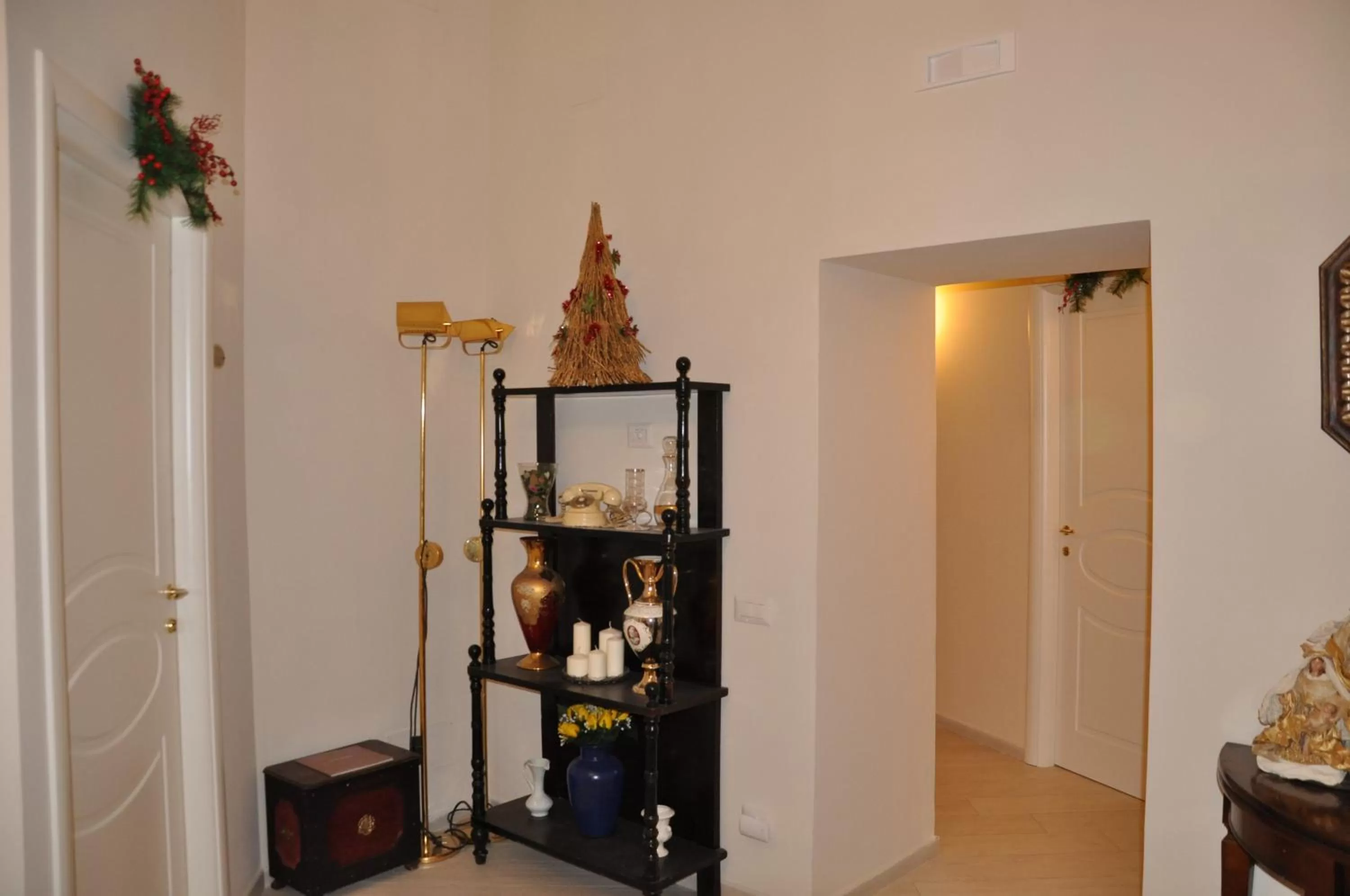 Decorative detail in Domus Borbonica