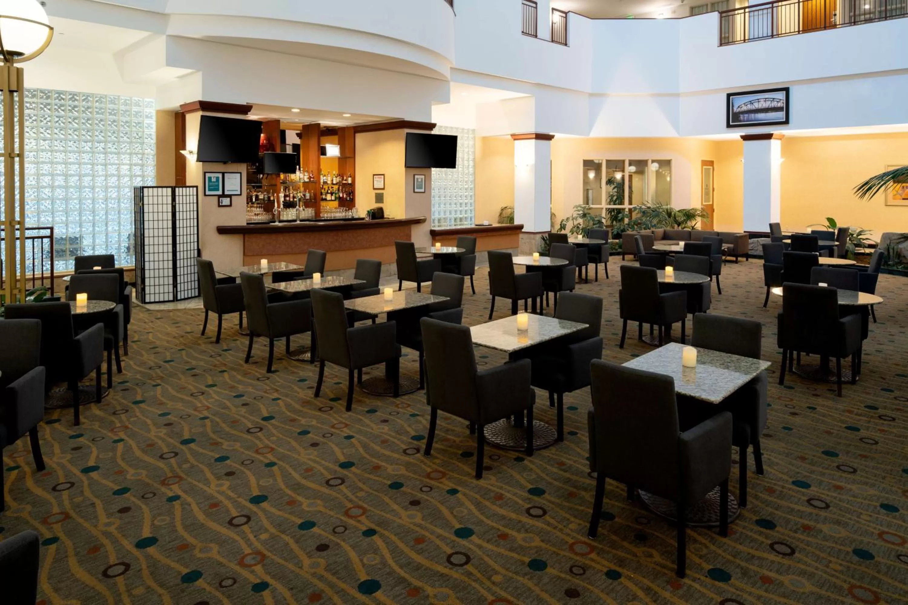 Restaurant/places to eat in Embassy Suites by Hilton Portland Airport