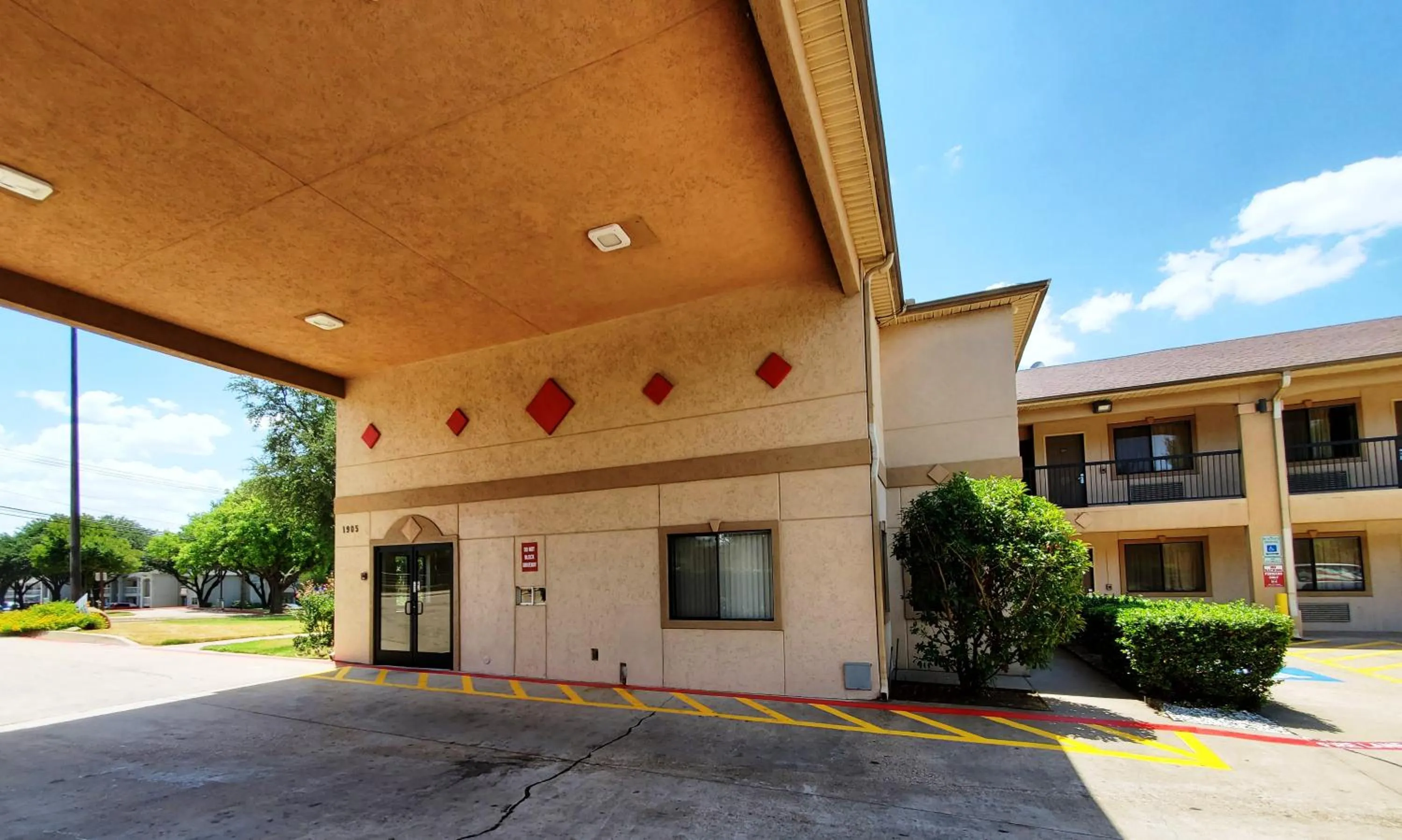 Property building in Highland Inn