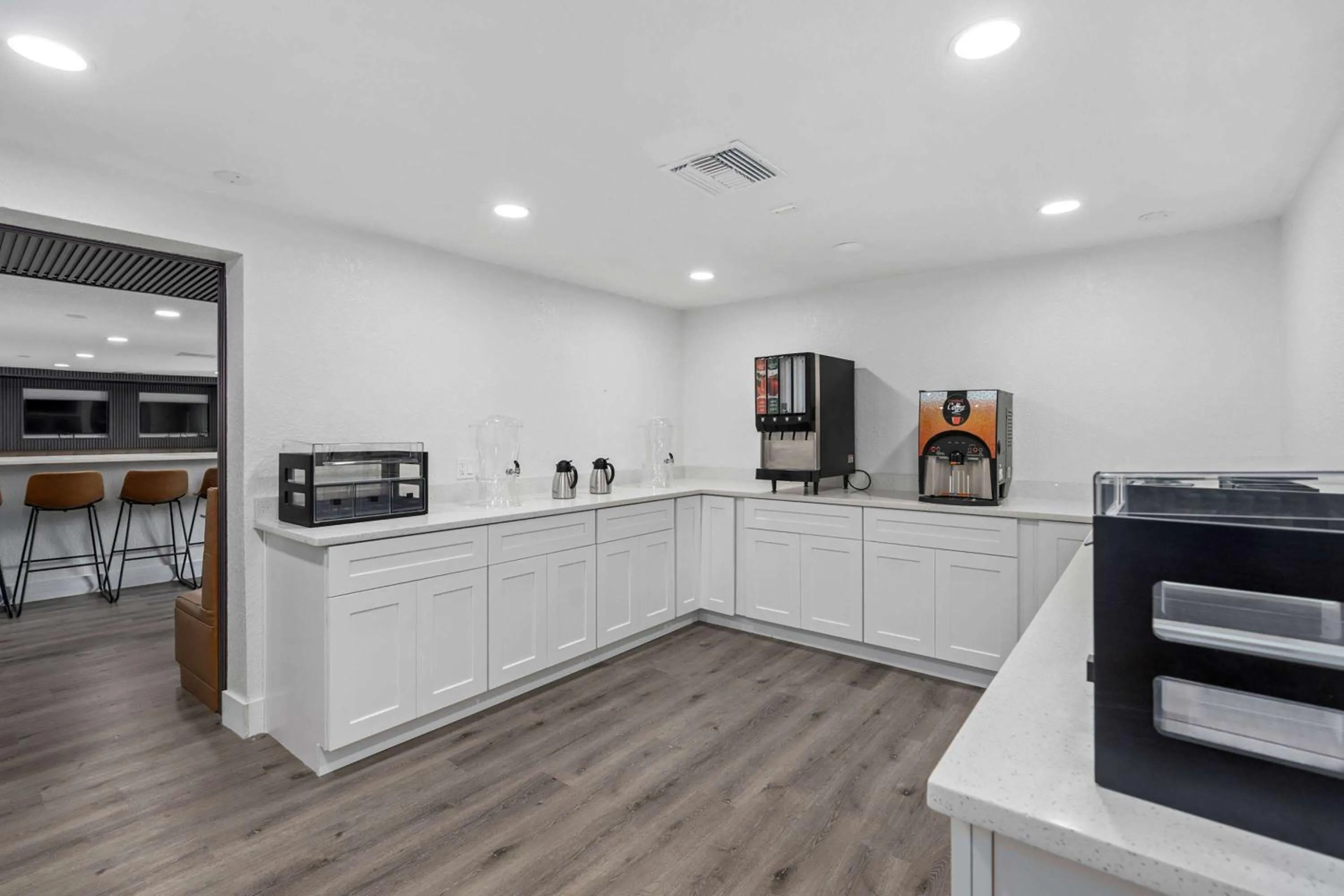 Restaurant/places to eat in Super 8 by Wyndham Kissimmee-Orlando