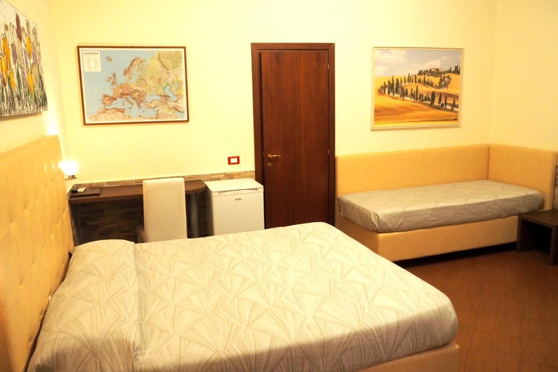 Photo of the whole room, Bed in Hotel Ester