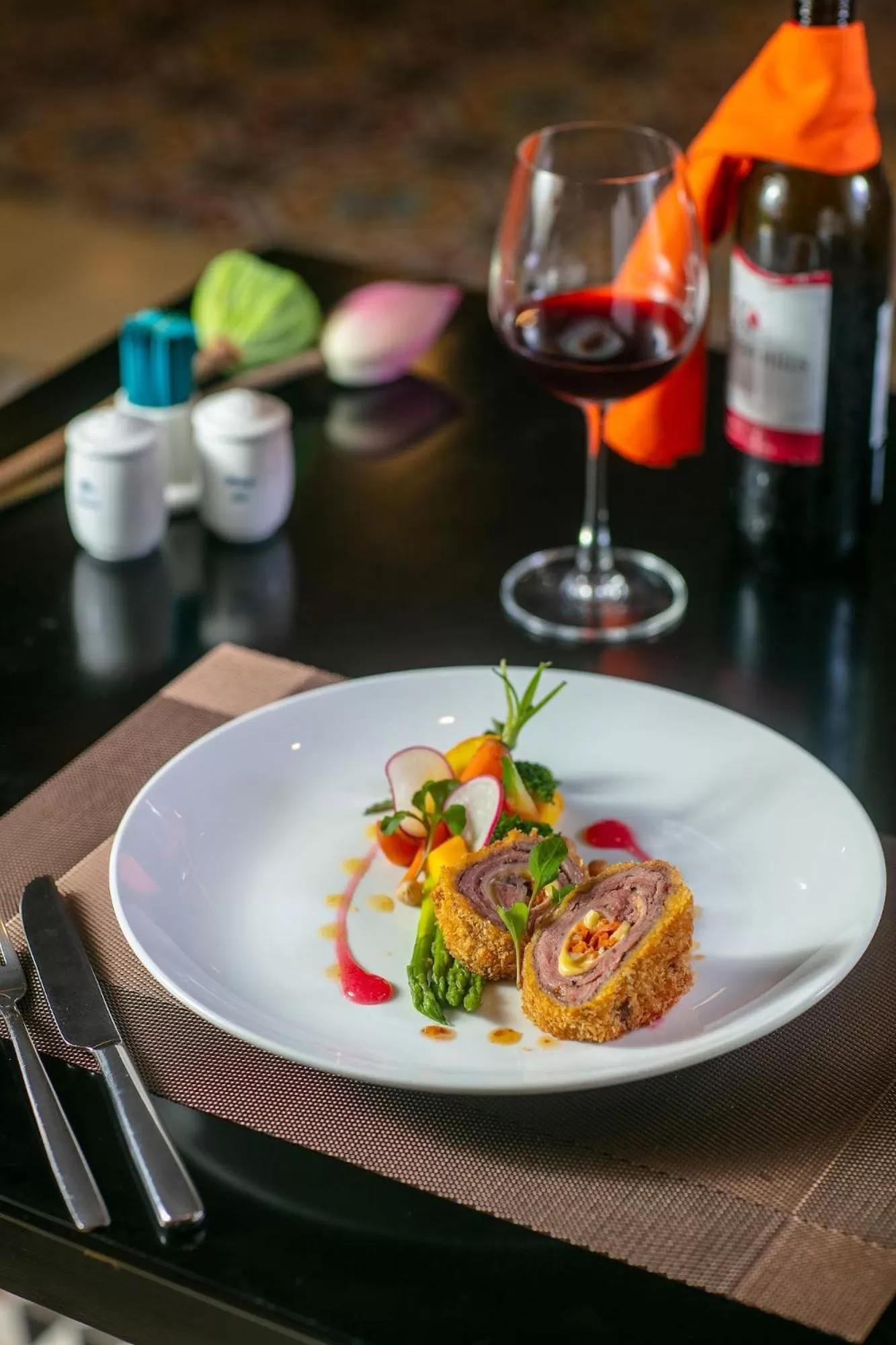 Restaurant/places to eat in La Charm Hoi An Hotel & Spa