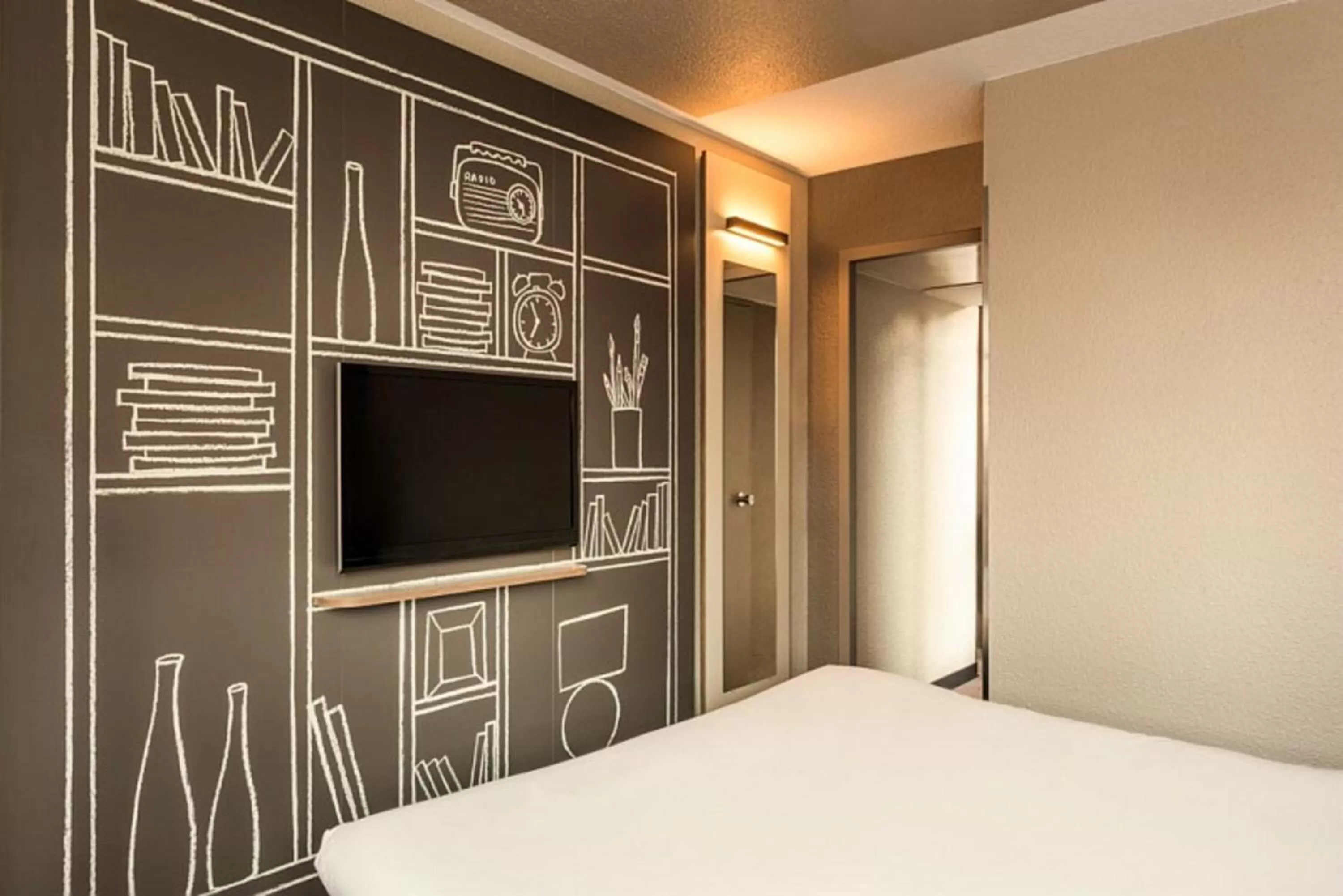 TV and multimedia, Bed in ibis Bordeaux Centre - Gare Saint-Jean
