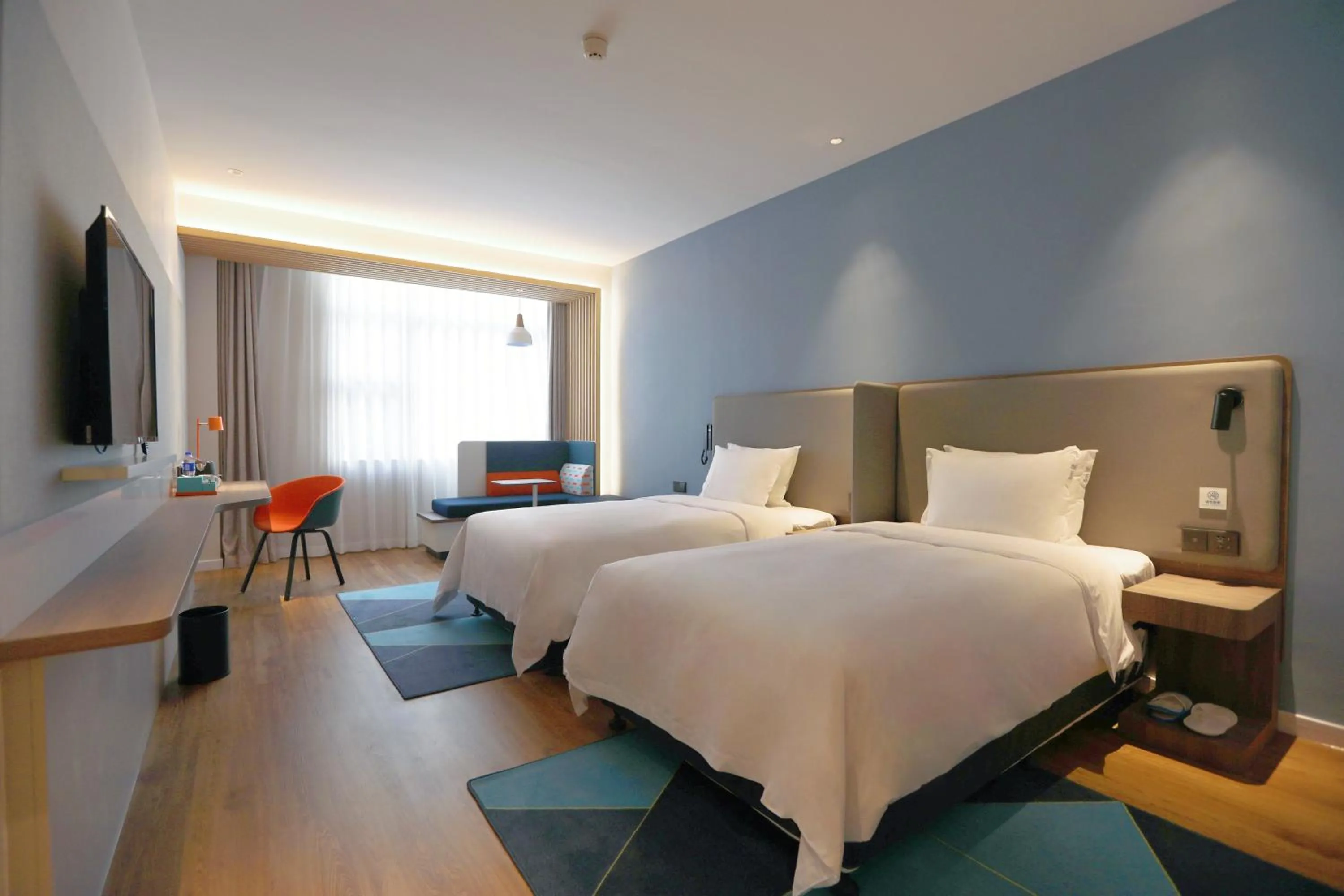 Photo of the whole room, Bed in Holiday Inn Express Shantou City Center by IHG