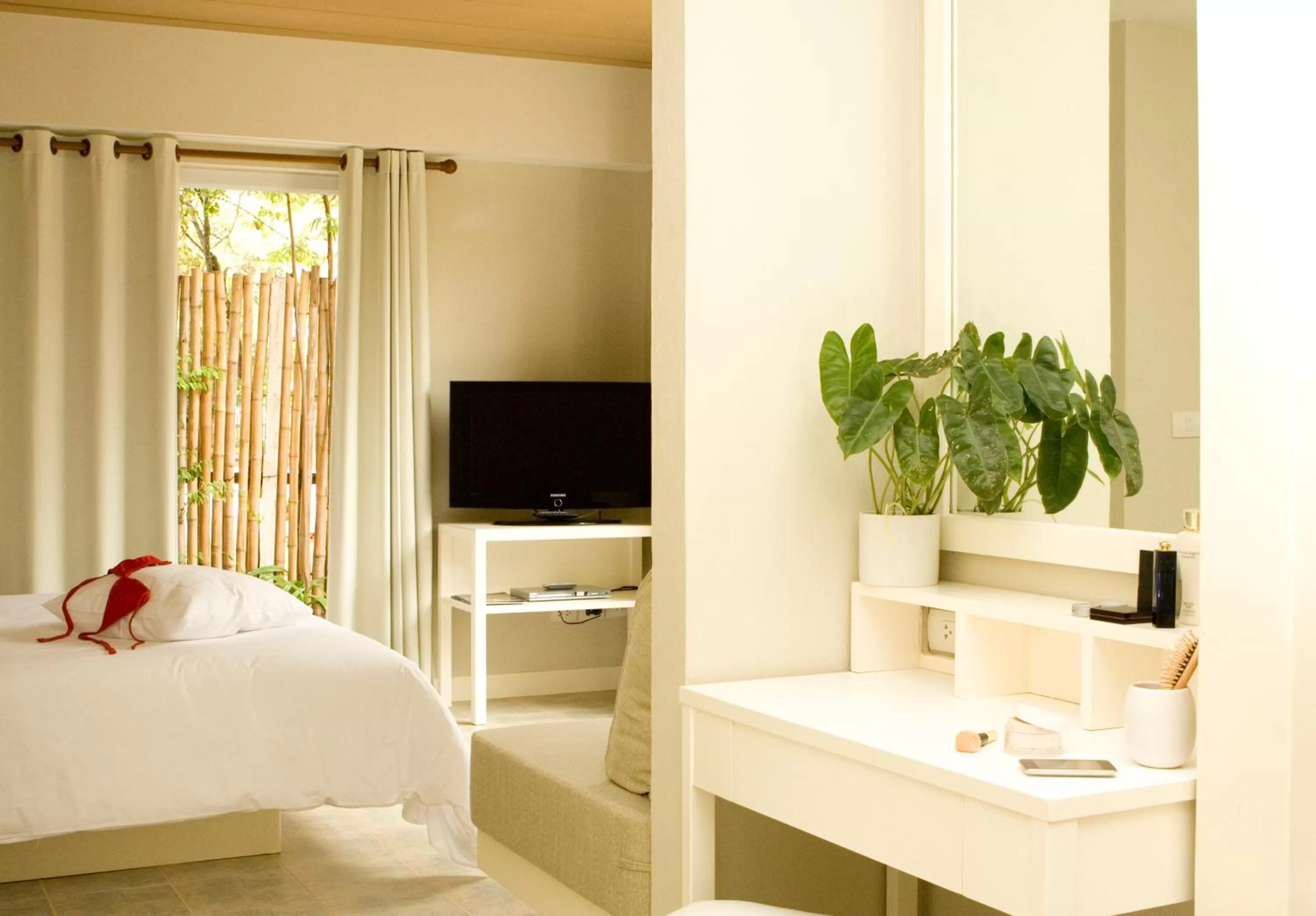 Bedroom, Bed in Veranda Lodge