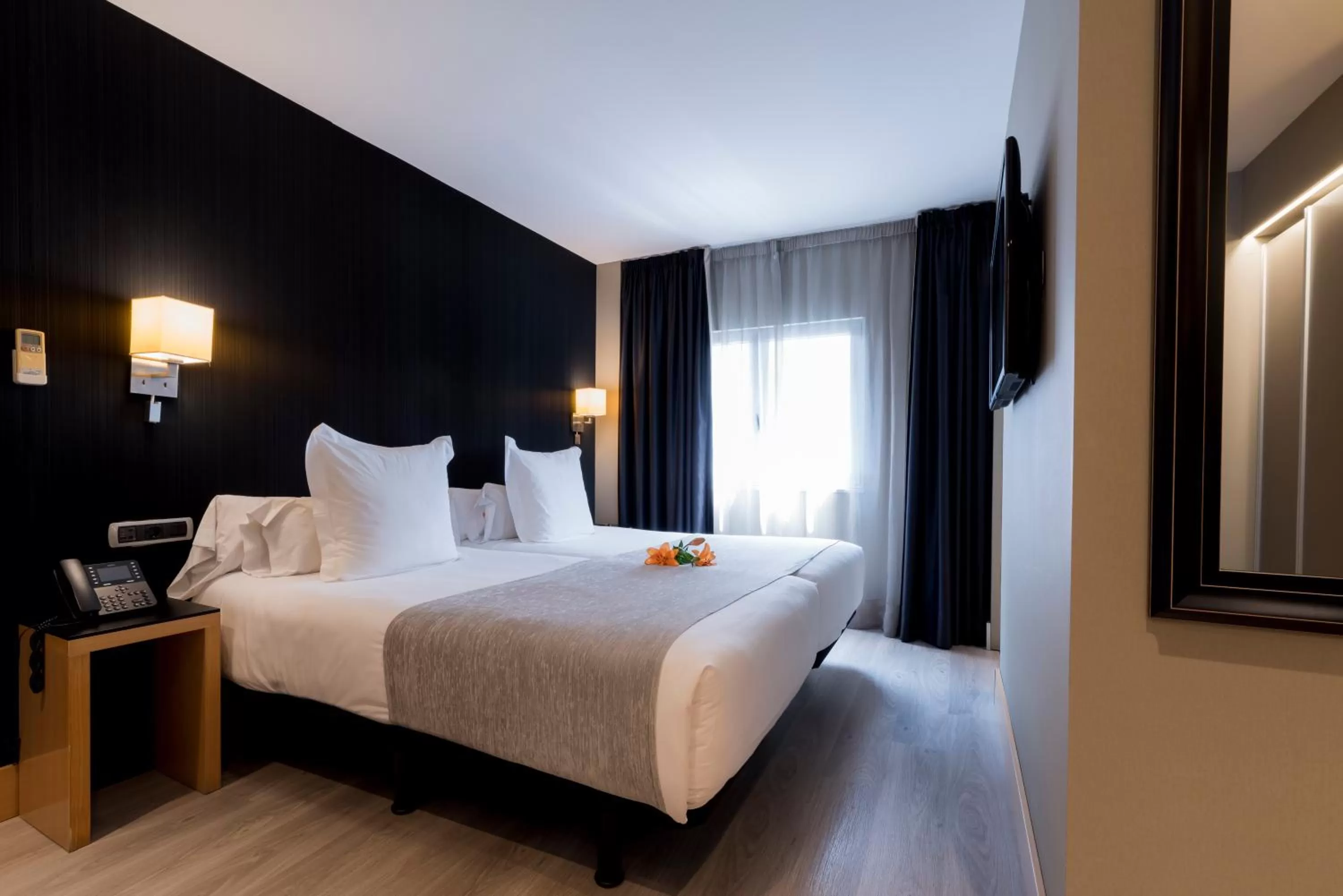 Bedroom, Bed in Hotel Plaza