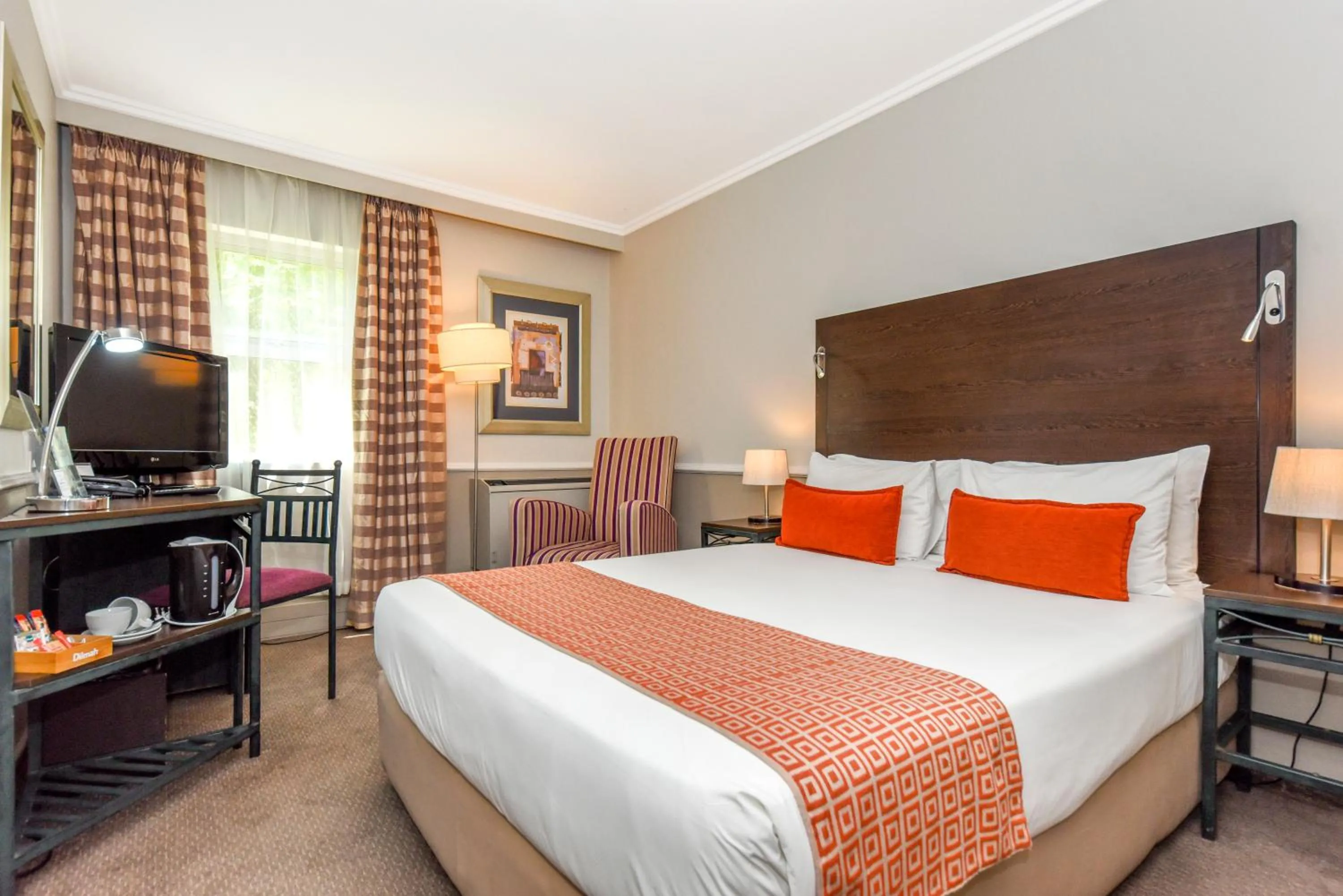 Bedroom, Bed in Mercure Johannesburg Randburg