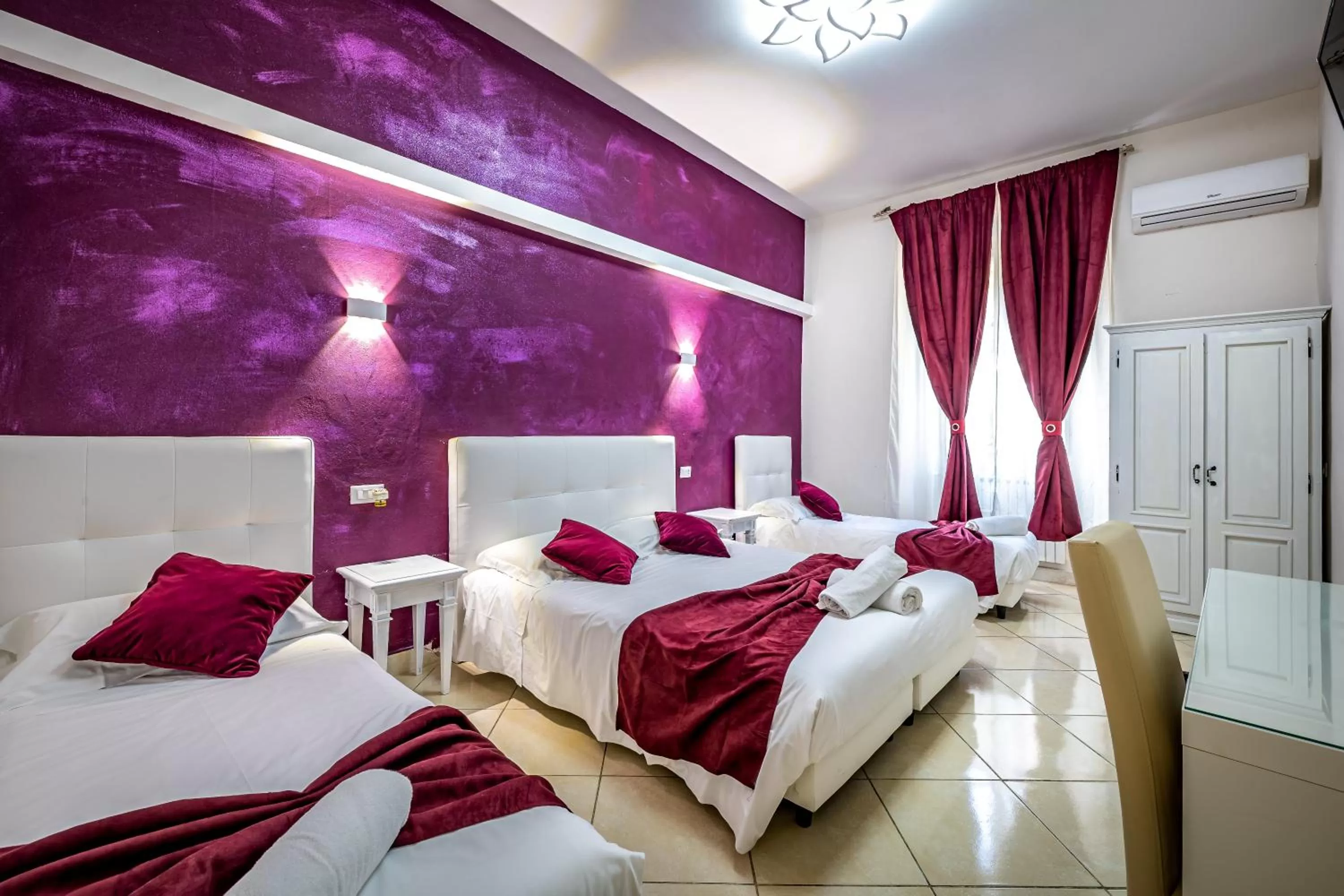 Bedroom, Bed in HOTEL VENETO con accesso ZTL