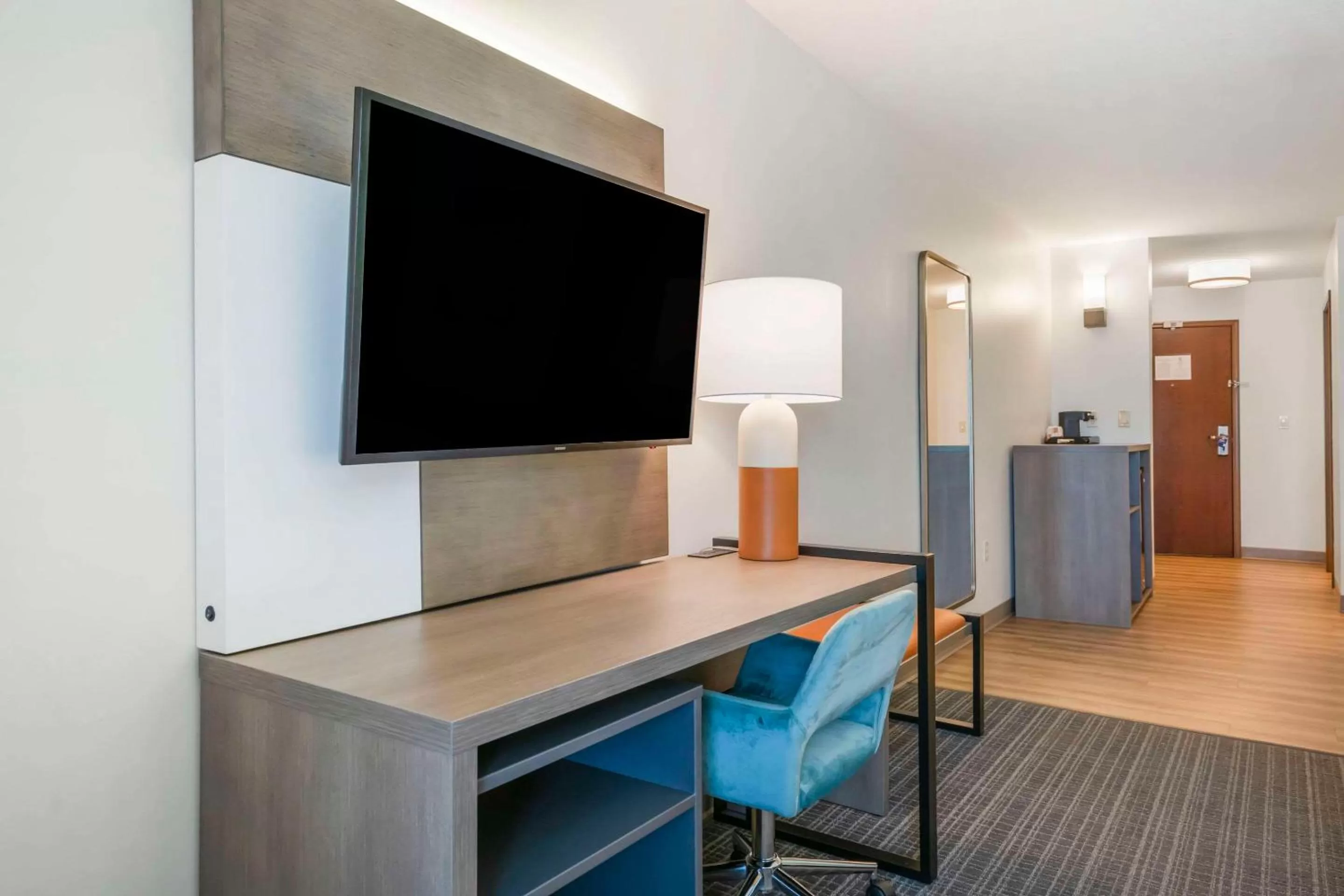 Bedroom in Comfort Suites Conference Center Rapid City