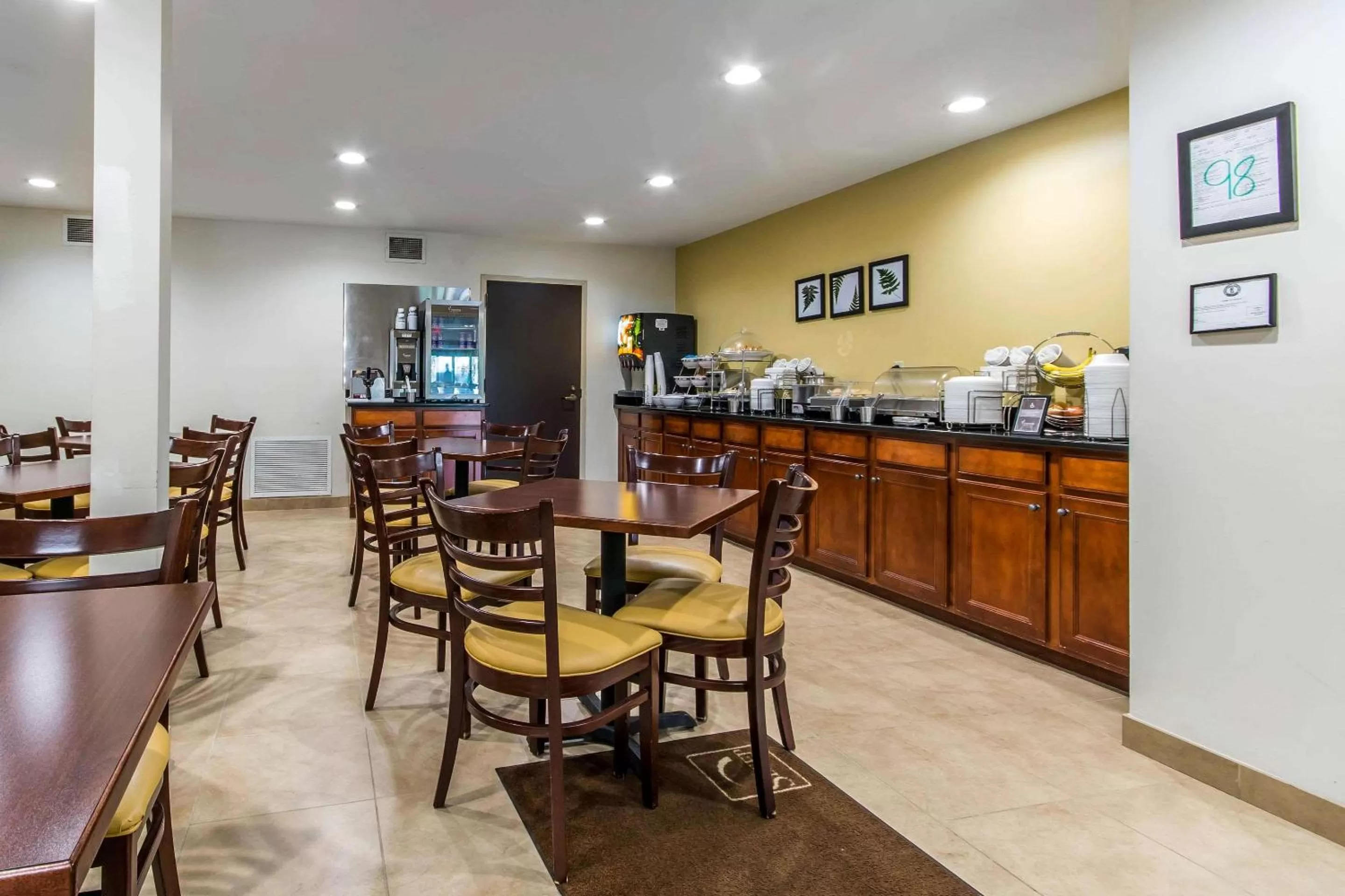 Restaurant/places to eat in Sleep Inn