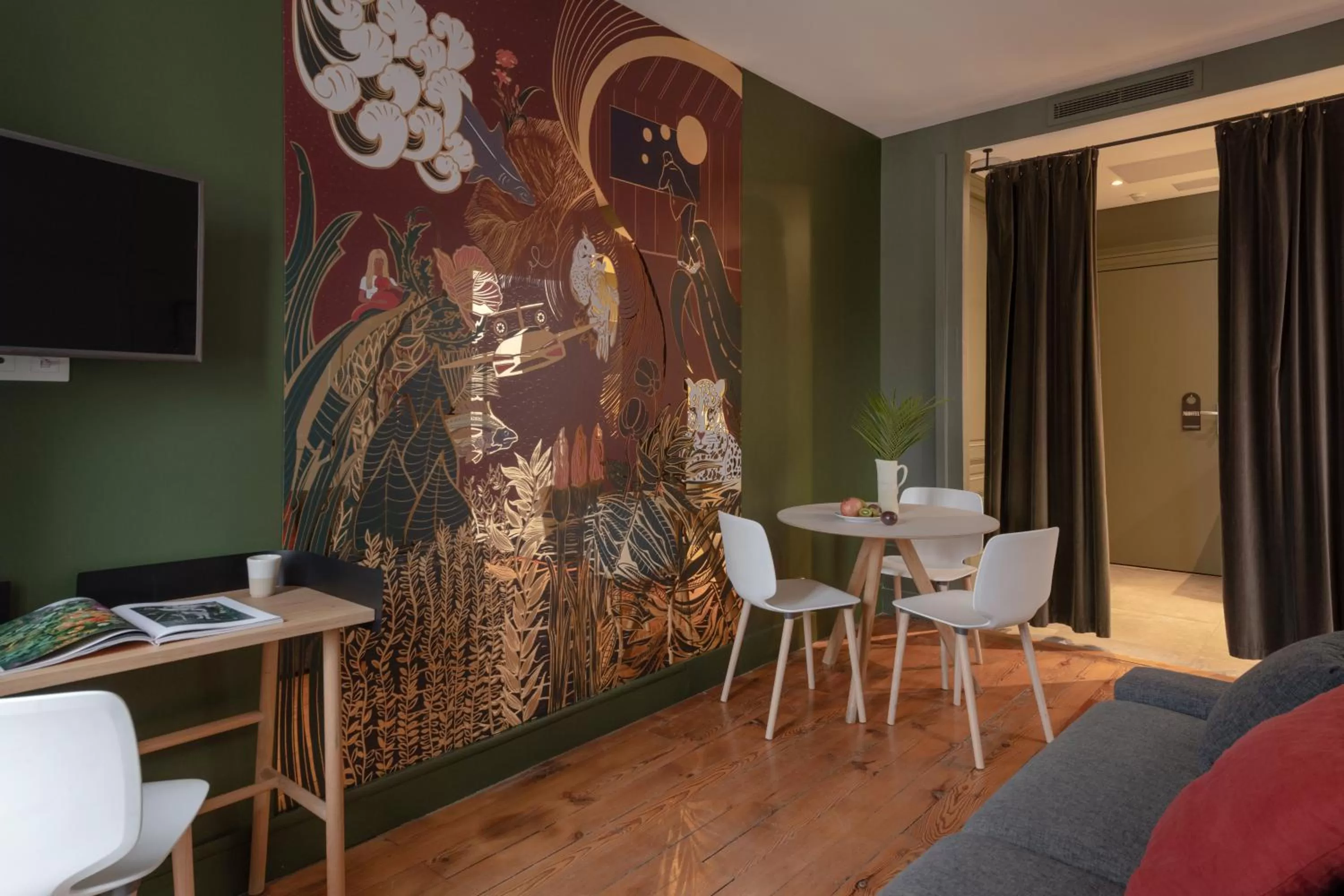 TV/Entertainment Center in MiHotel Gailleton