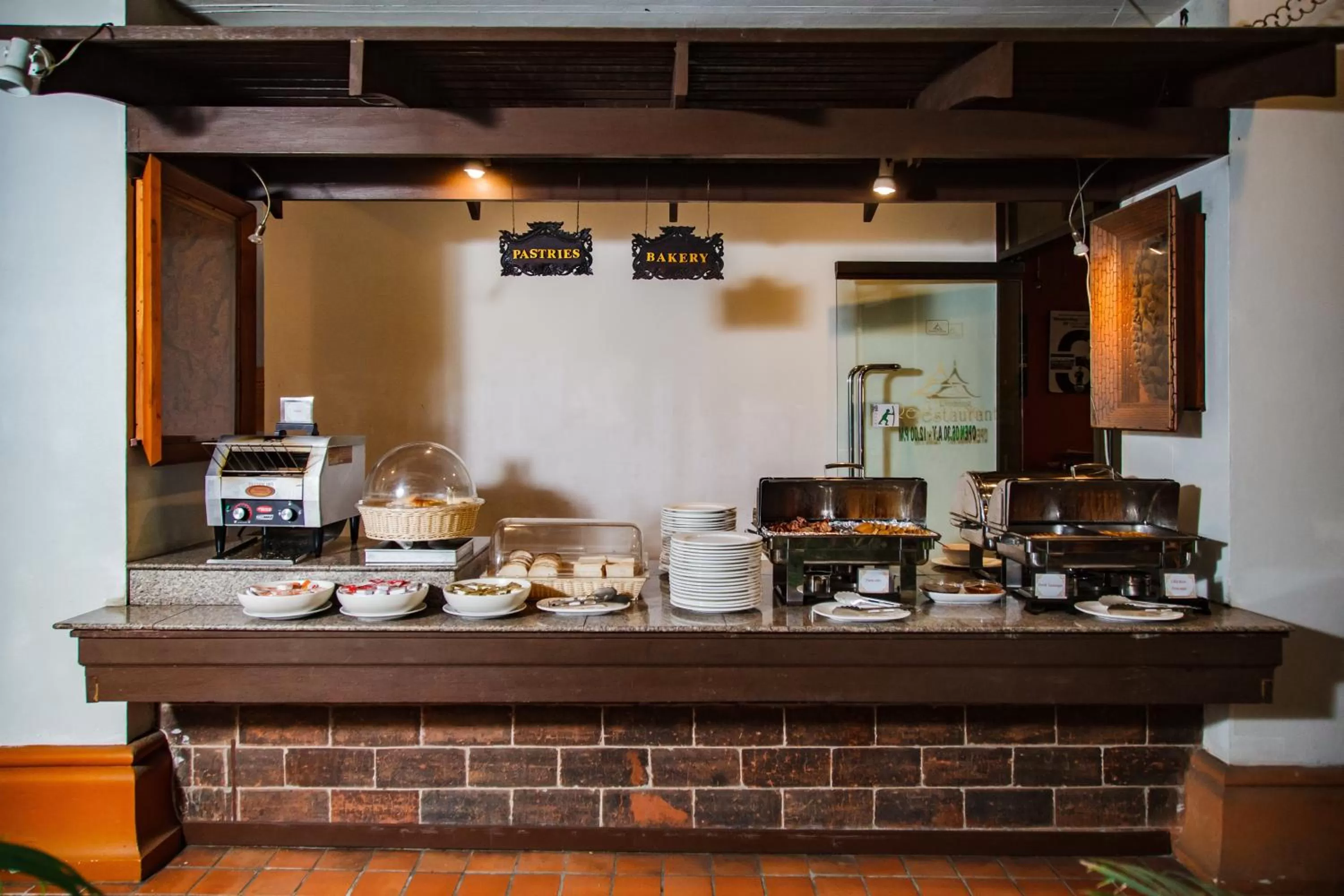 Food in Raming Lodge Hotel