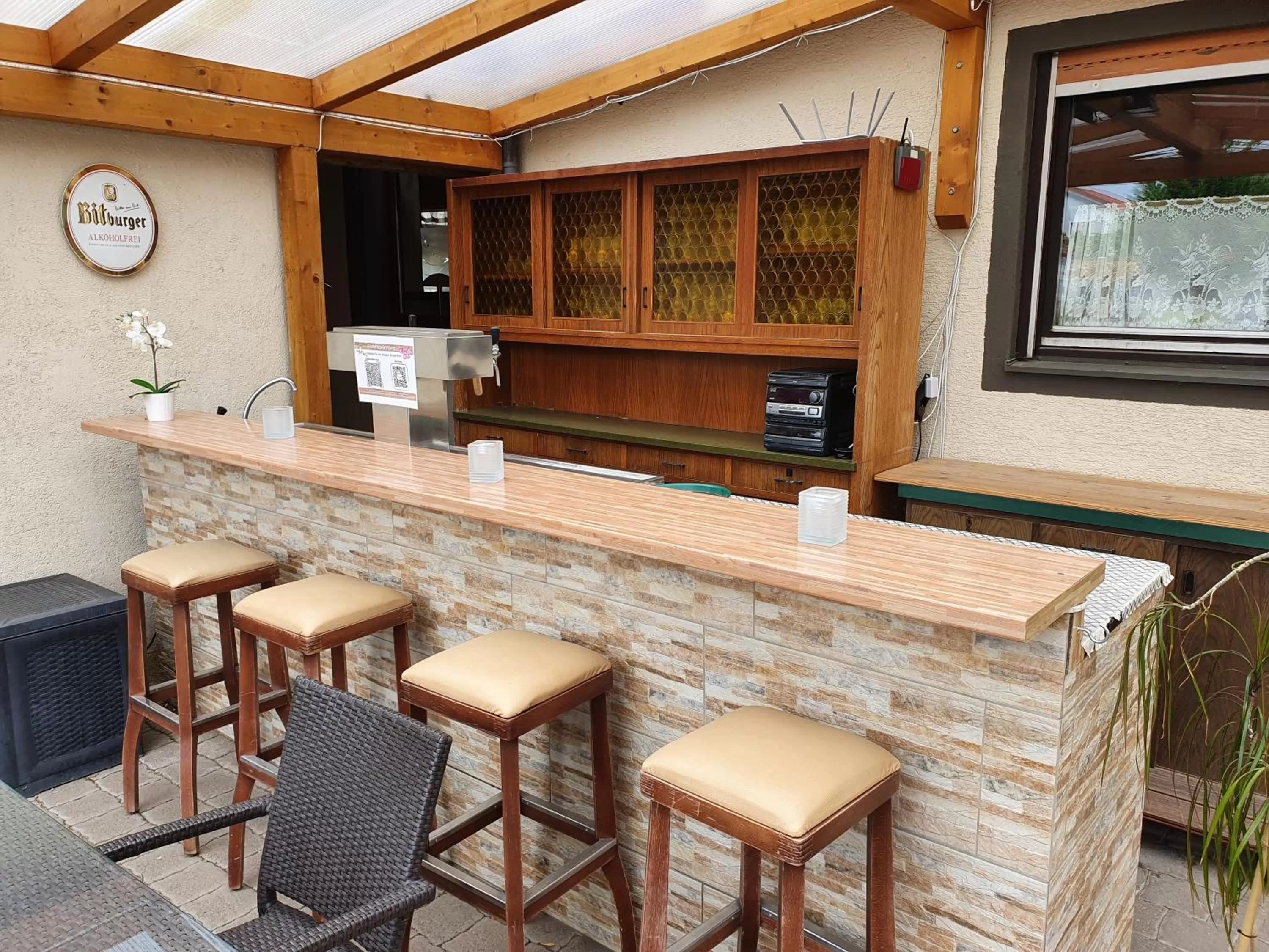 Restaurant/places to eat in Hotel Exquisite