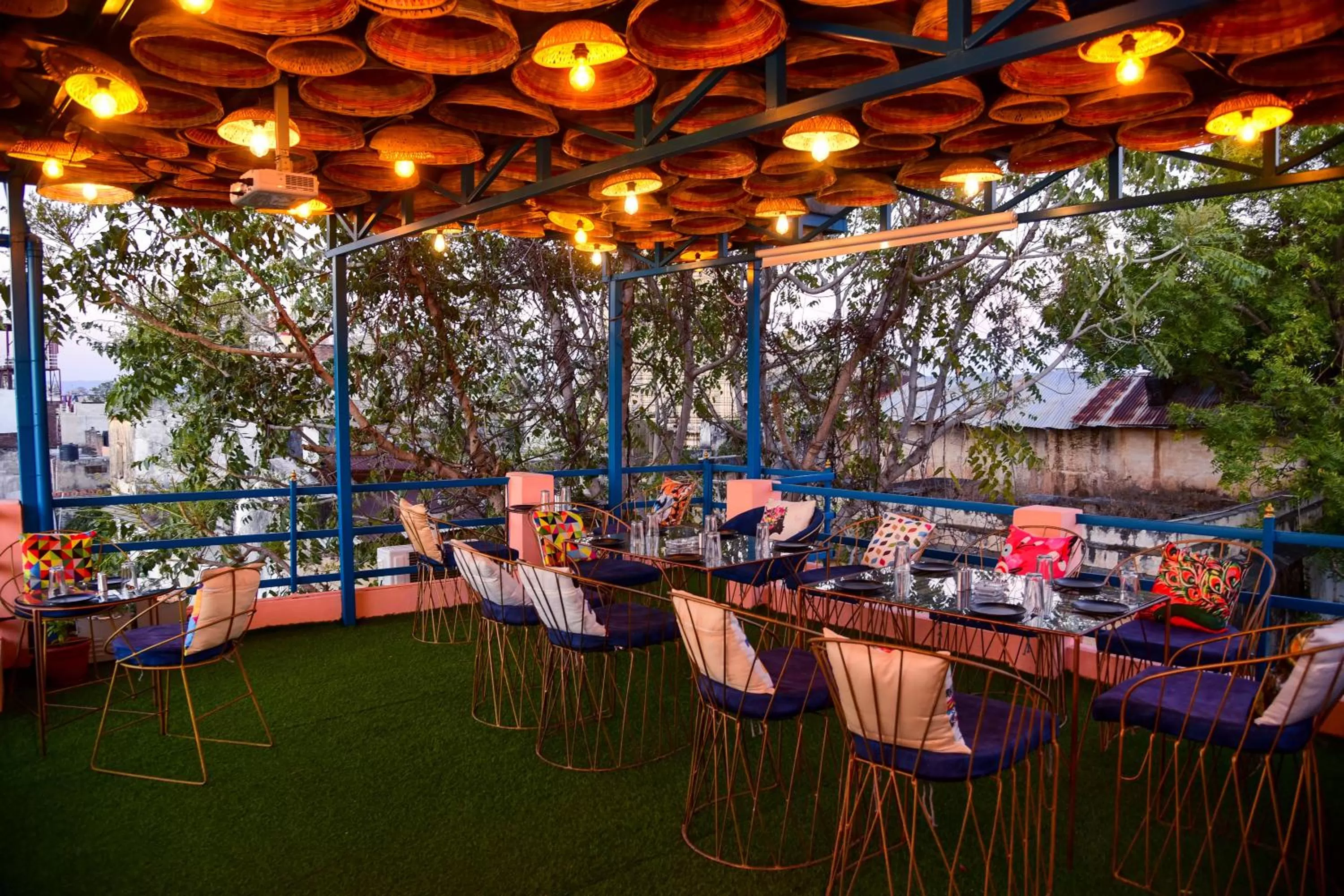 Restaurant/places to eat in Hotel Casa by the lake