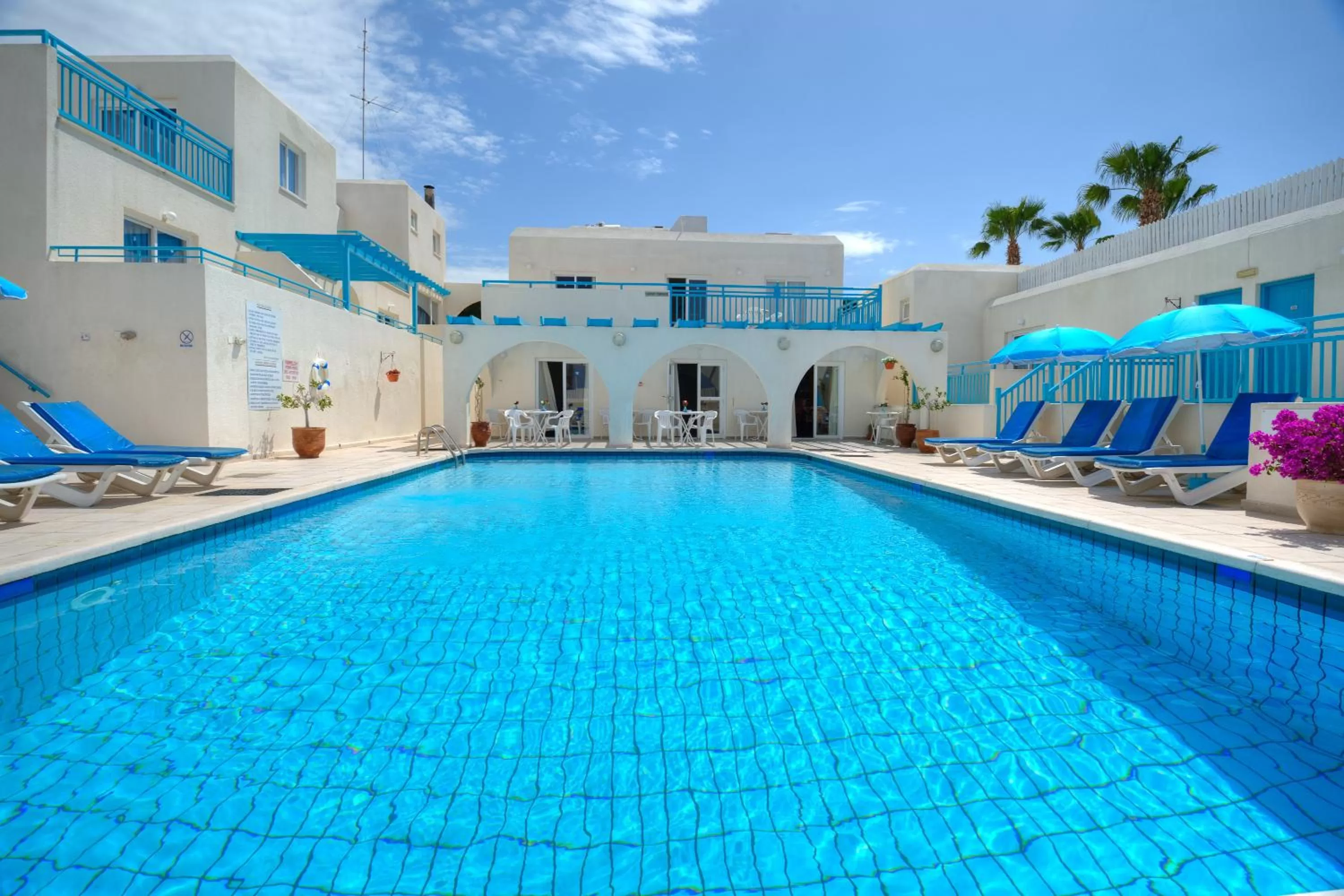 Swimming pool in Sunny Hill Hotel Apartments