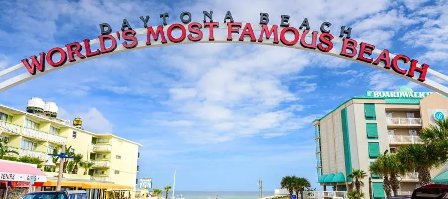 Deluxe King Studio Suite - Non-Smoking in Super 8 by Wyndham Daytona Beach