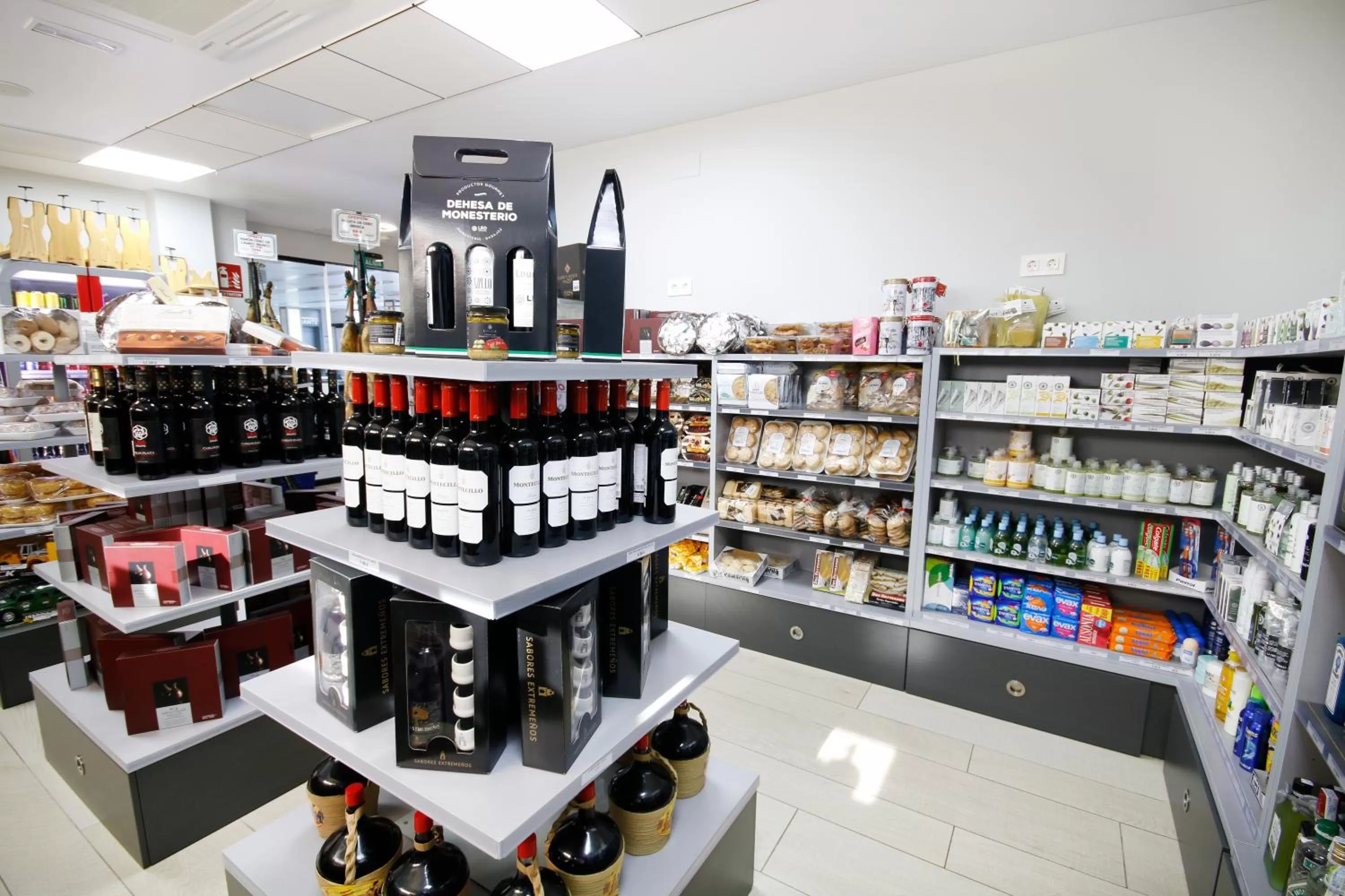 On-site shops in Hotel Leo