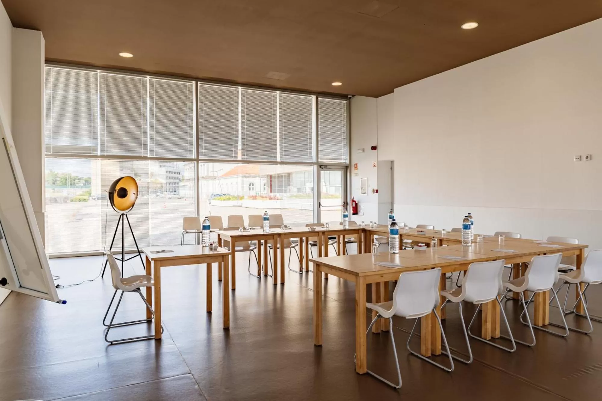 Area and facilities in Basic Braga by Axis