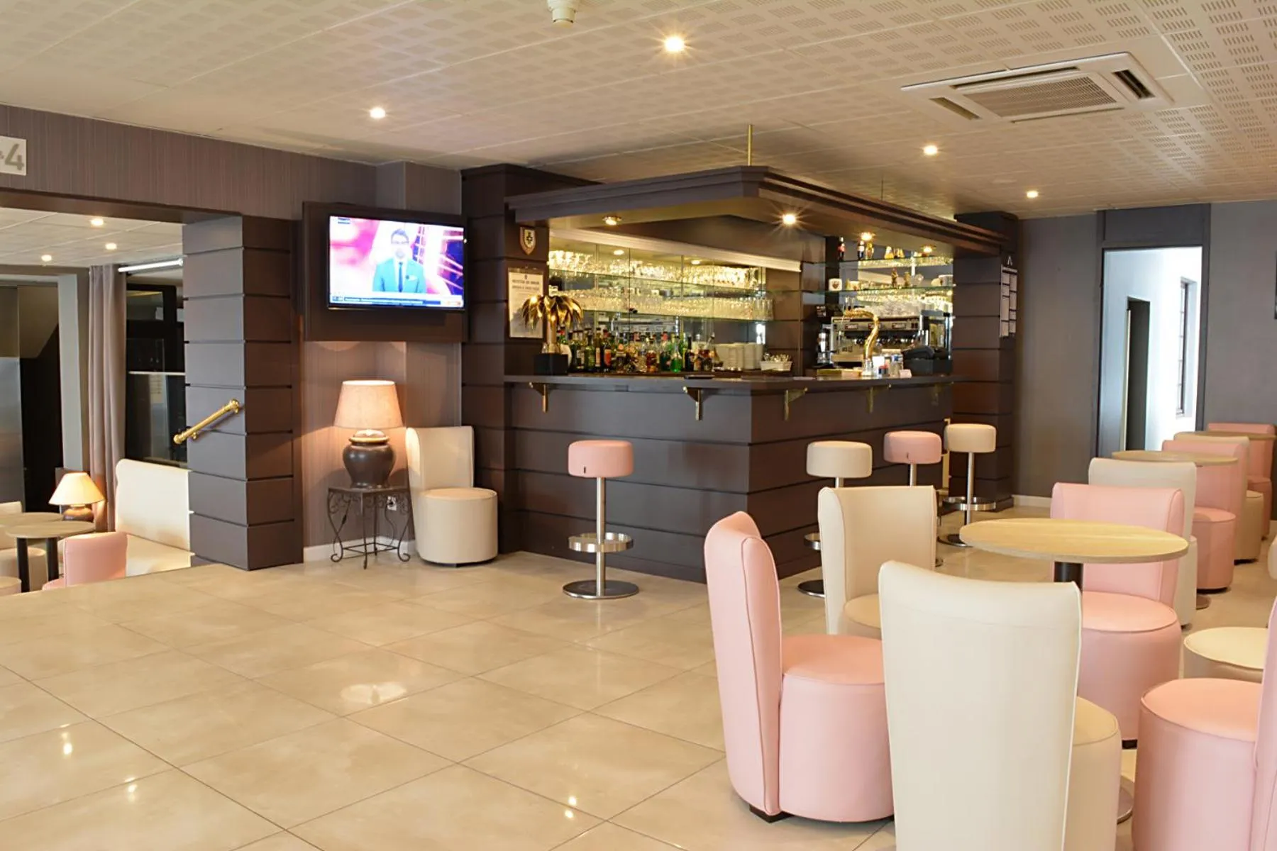 Lounge or bar in Hôtel Croix des Bretons - Lourdes Pyrénées