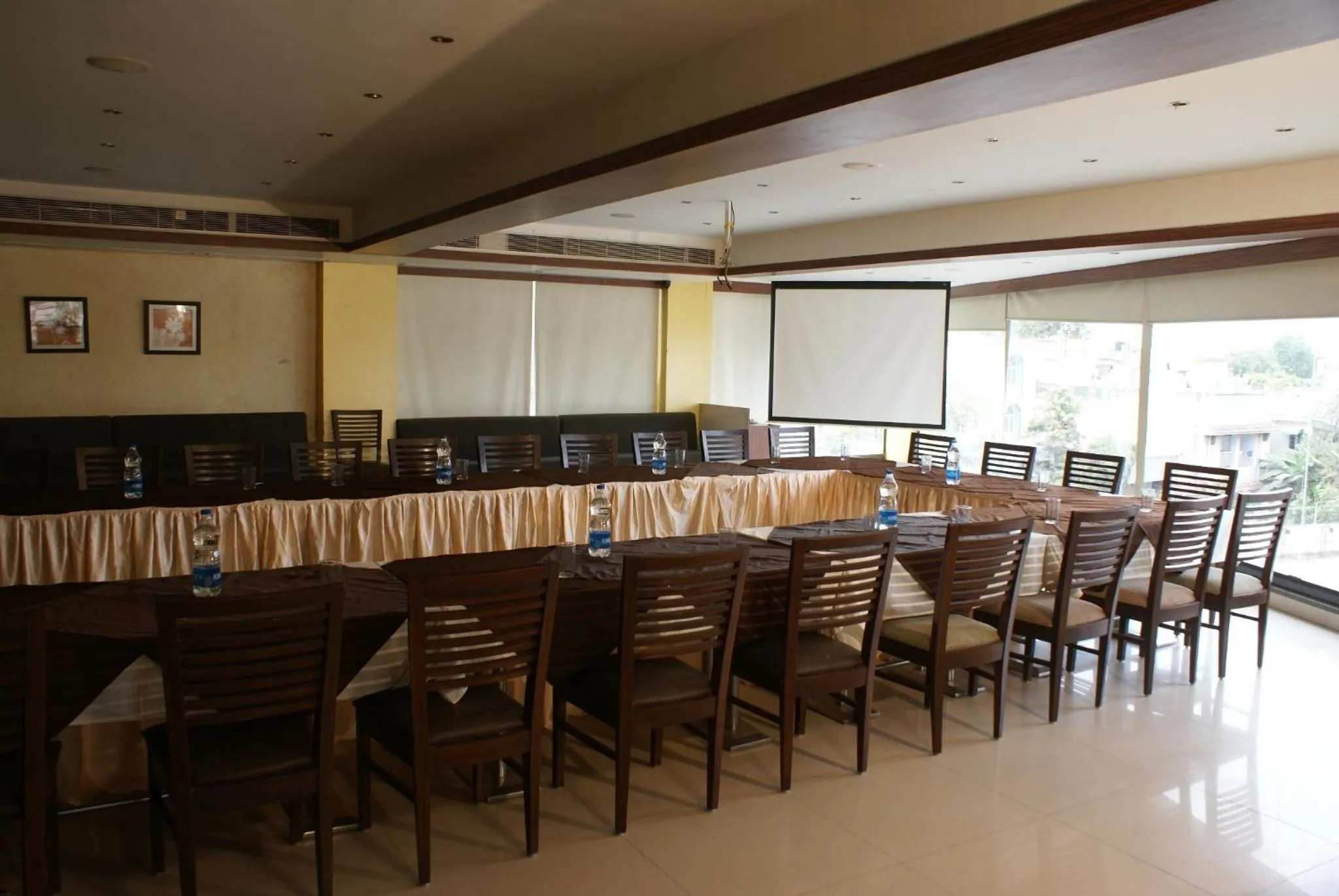 Business facilities in Hotel Ashray Inn