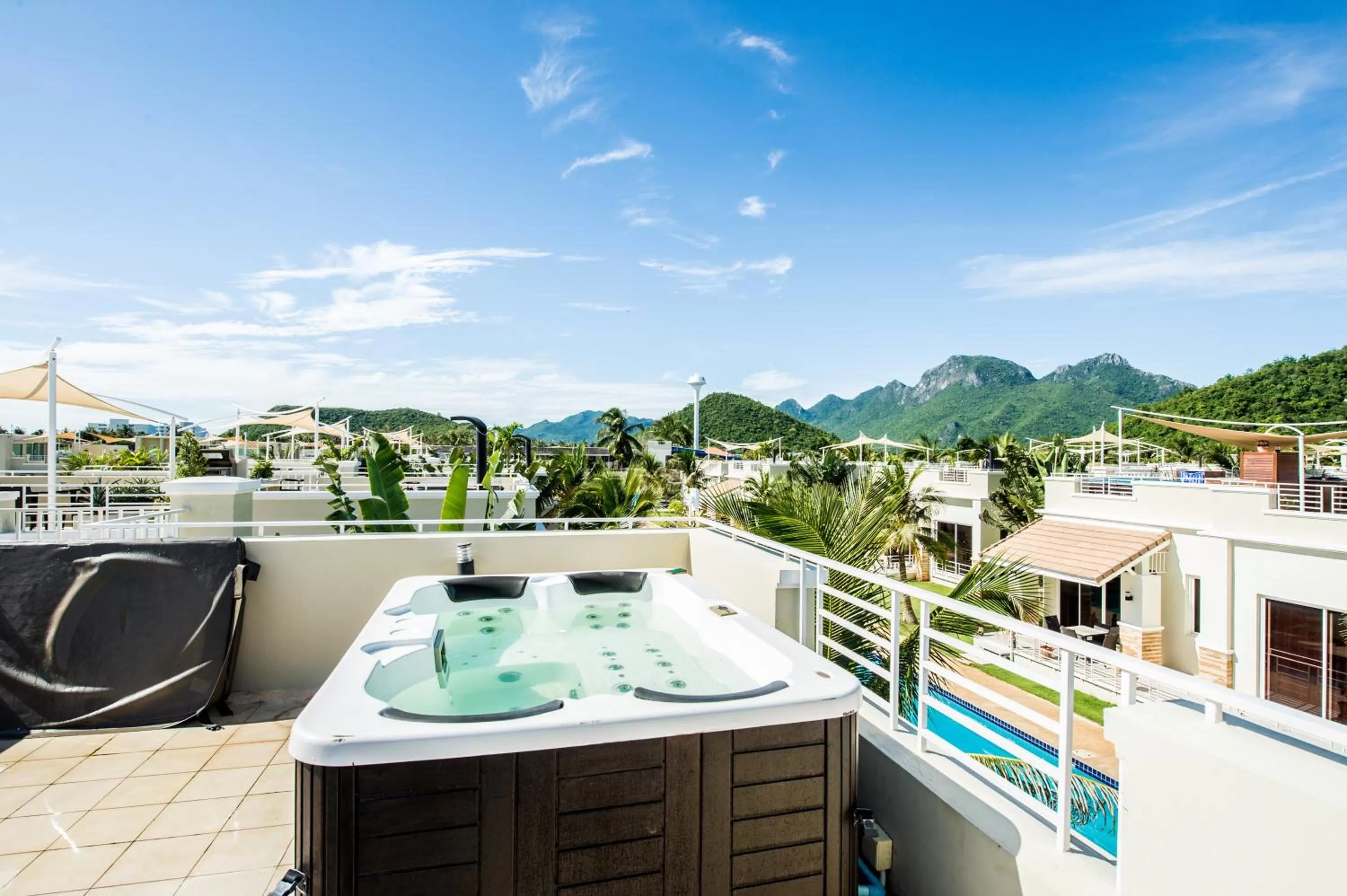 Hot Tub in Oriental Beach Pearl Resort