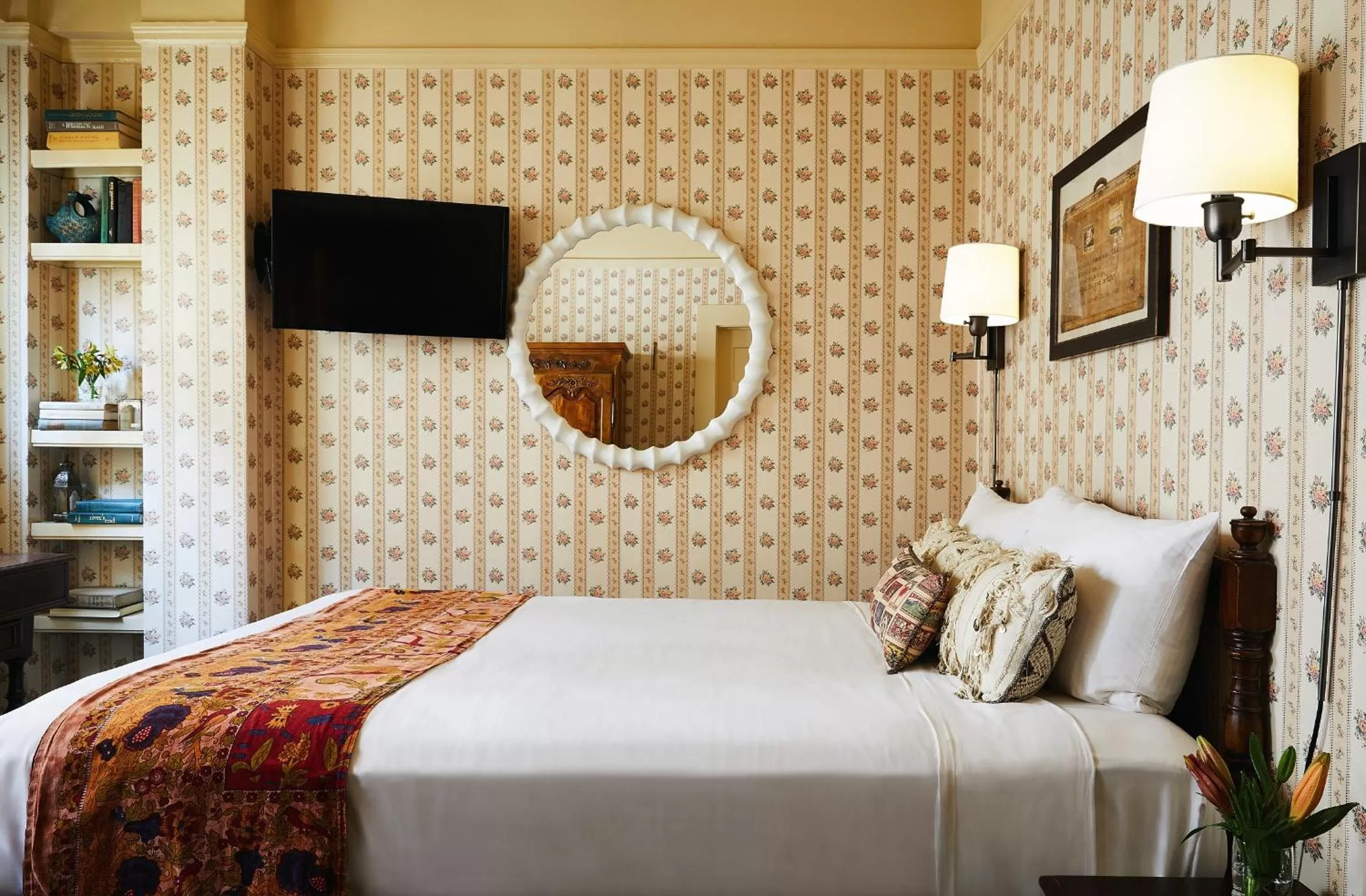 Bedroom, Bed in Petite Auberge