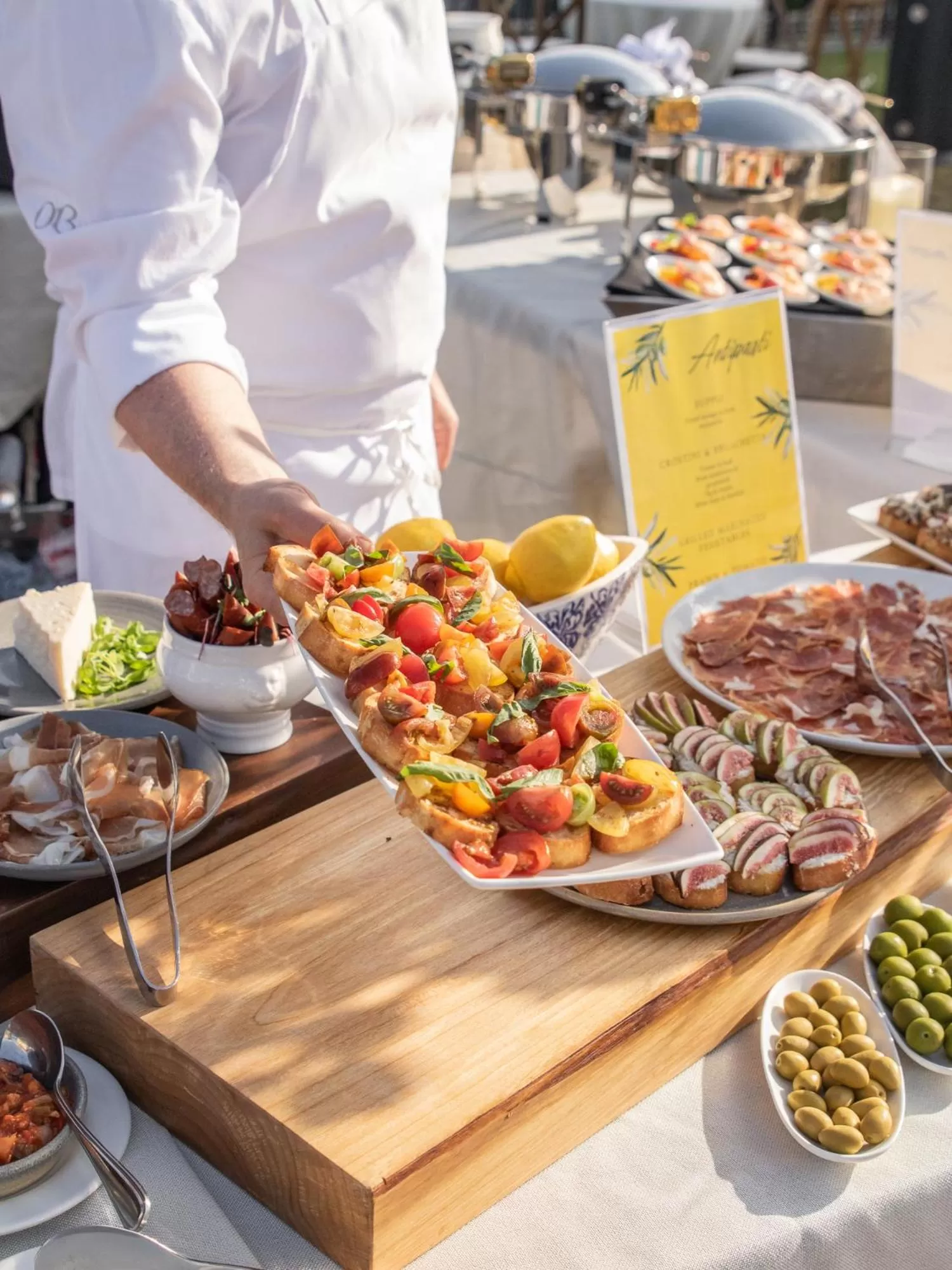 Food and drinks in Oak Bay Beach Hotel