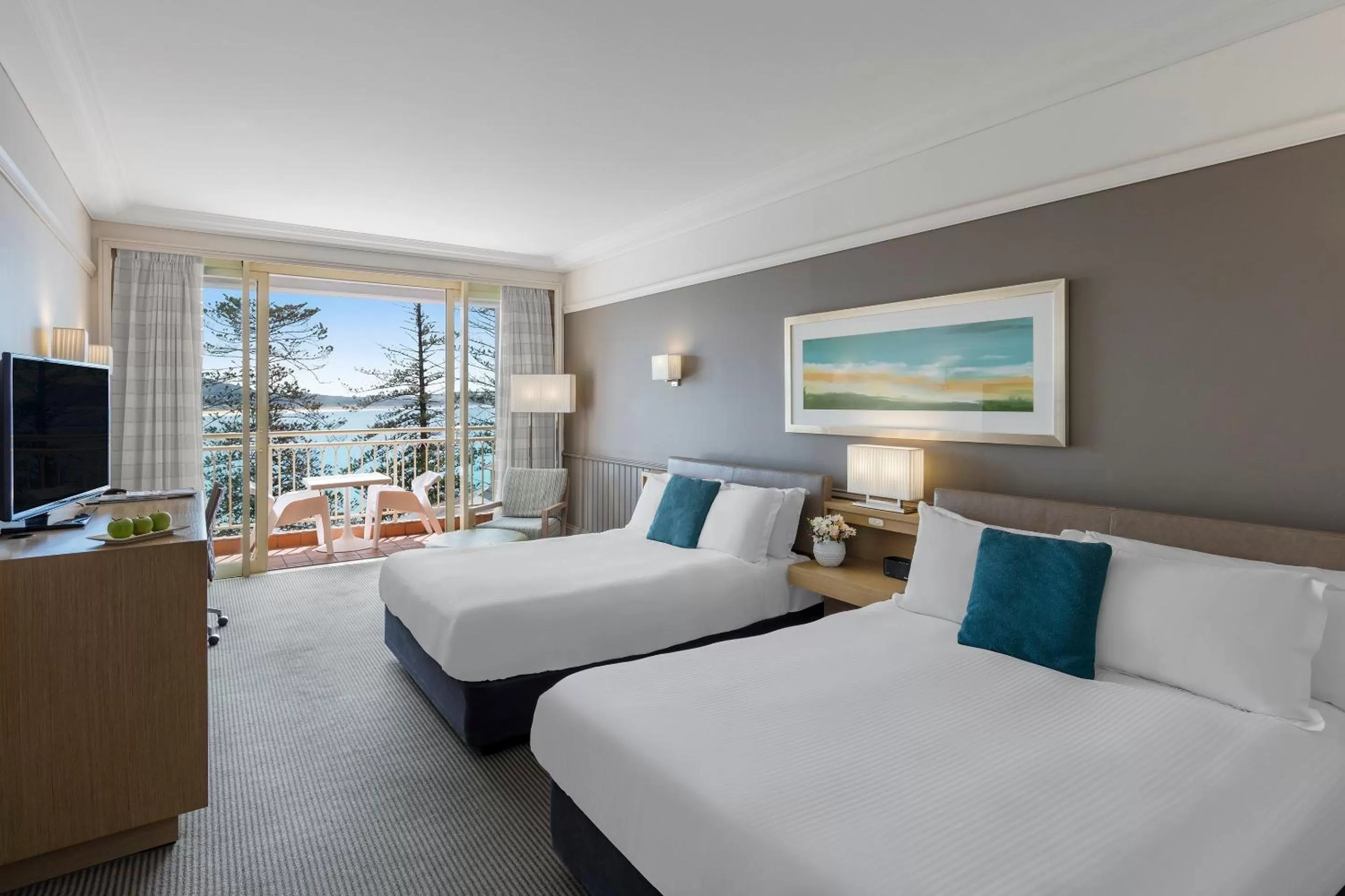 Photo of the whole room, Bed in Crowne Plaza Terrigal Pacific by IHG