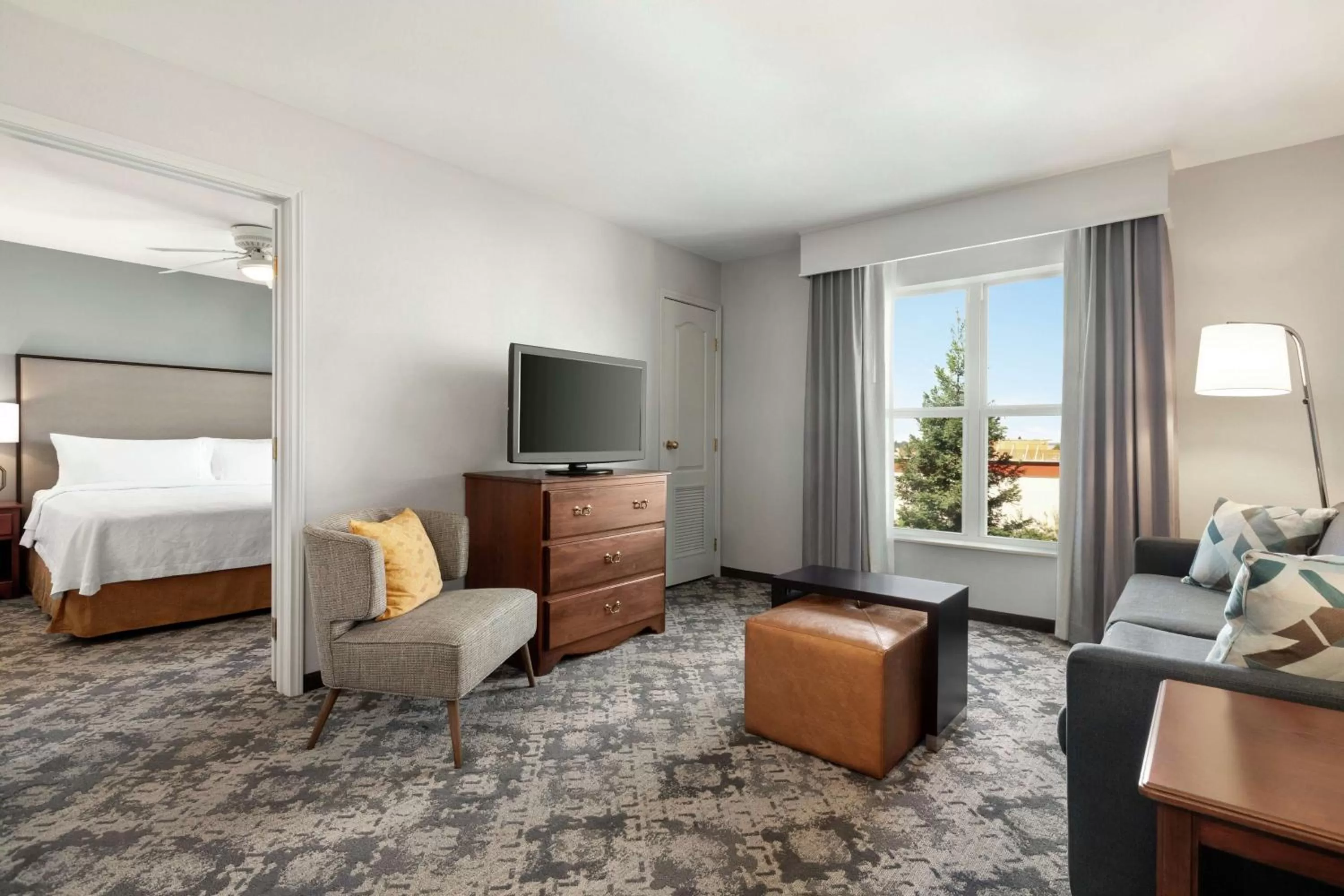 Living room, Bed in Homewood Suites by Hilton Sacramento/Roseville