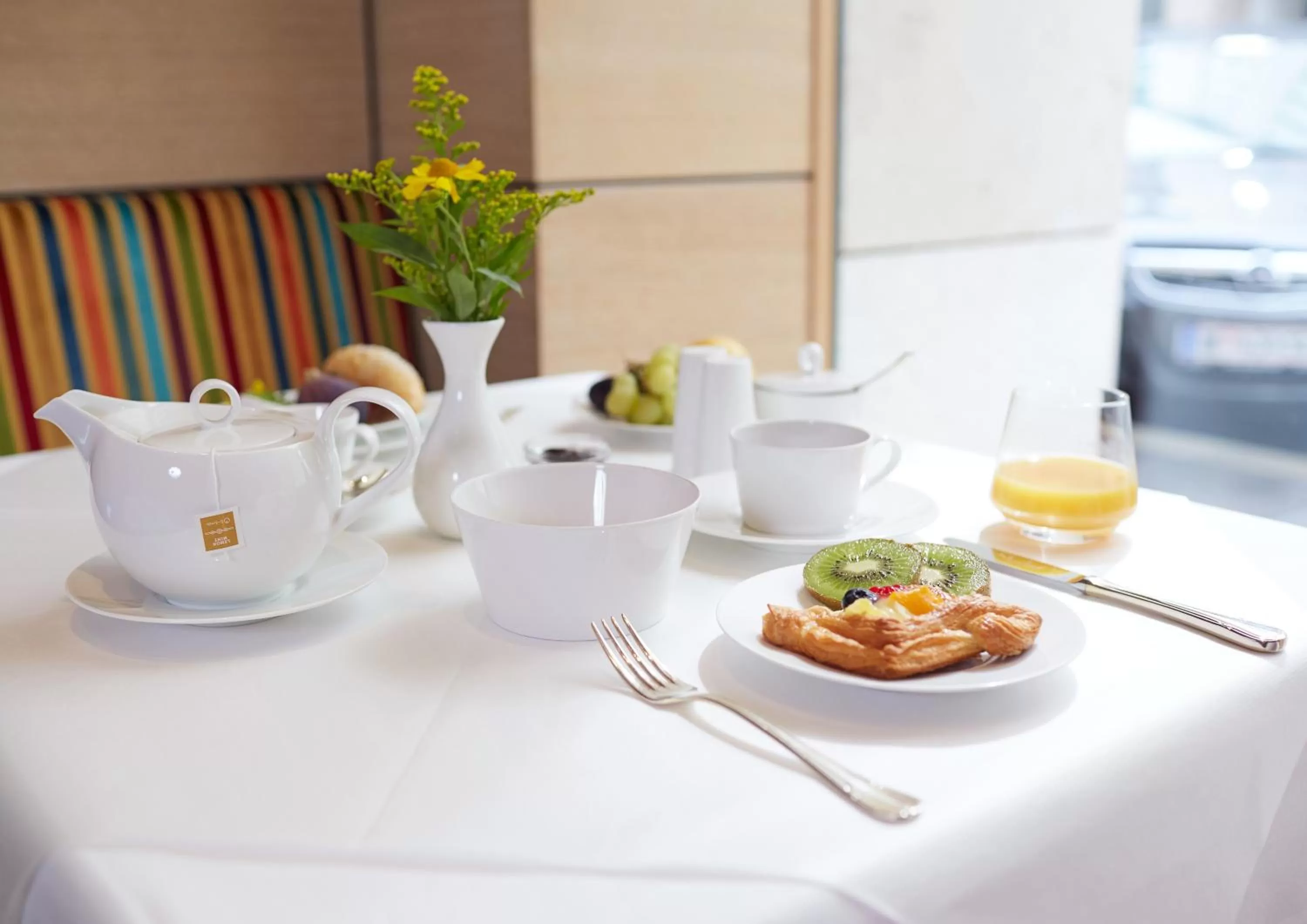 Food and drinks in Living Hotel an der Oper