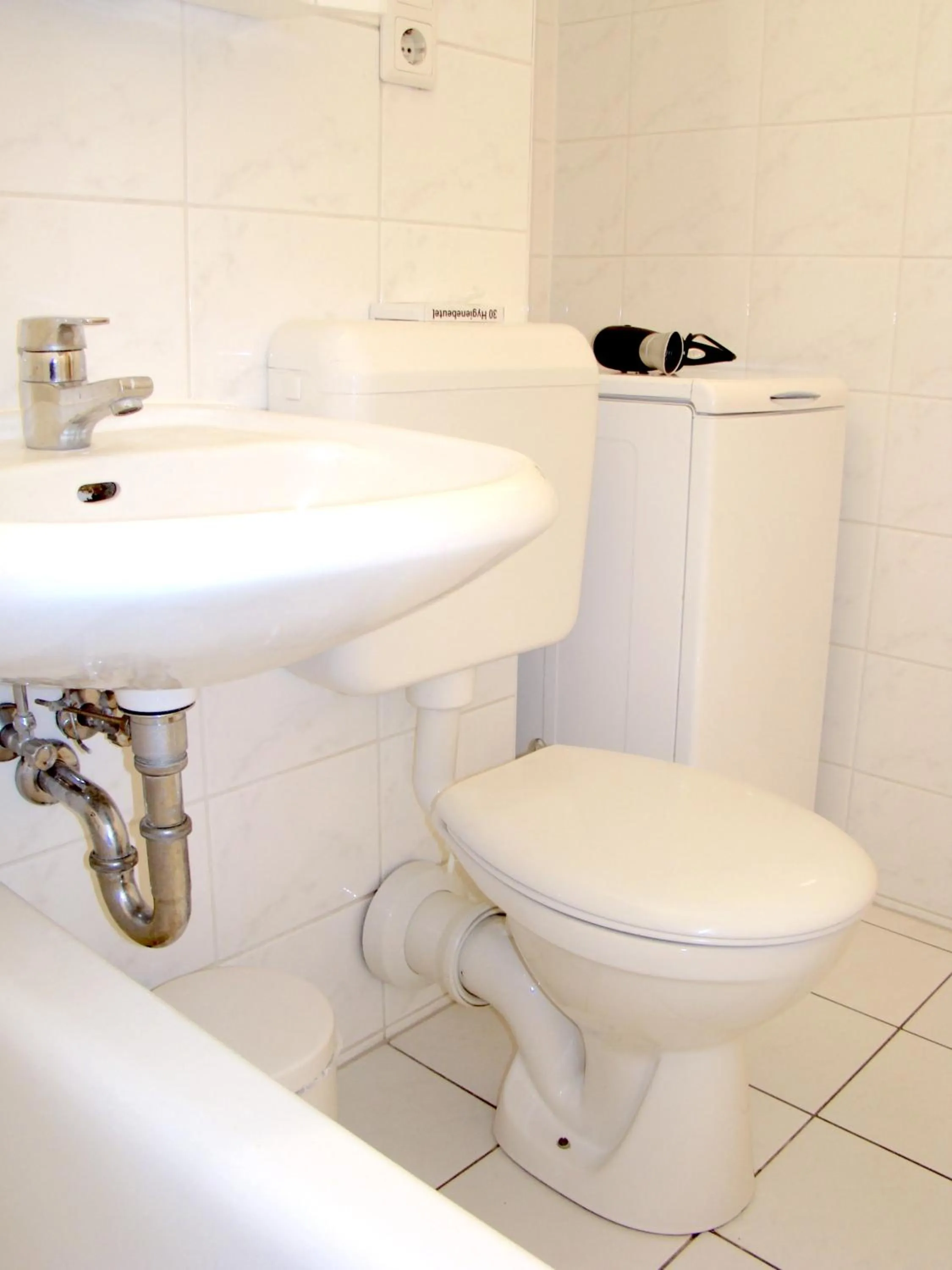 Bathroom in BNB near Brandenburg Gate - Rooms & Apartments