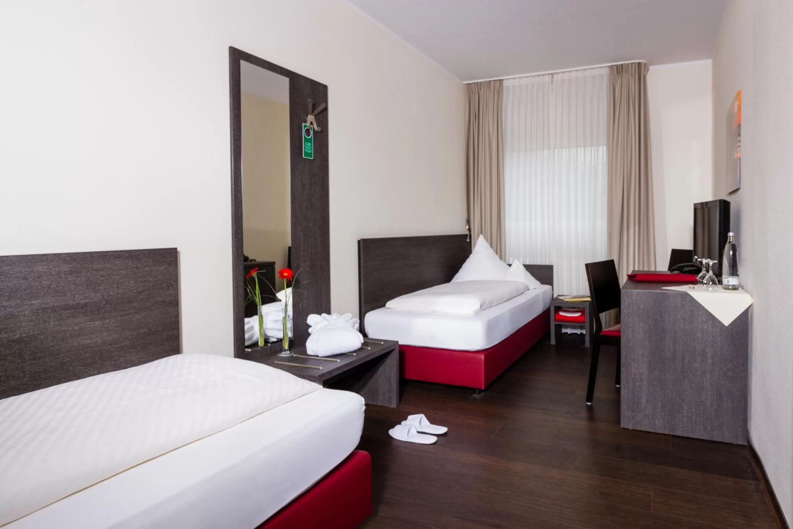 Photo of the whole room, Bed in Hotel Bloemfontein