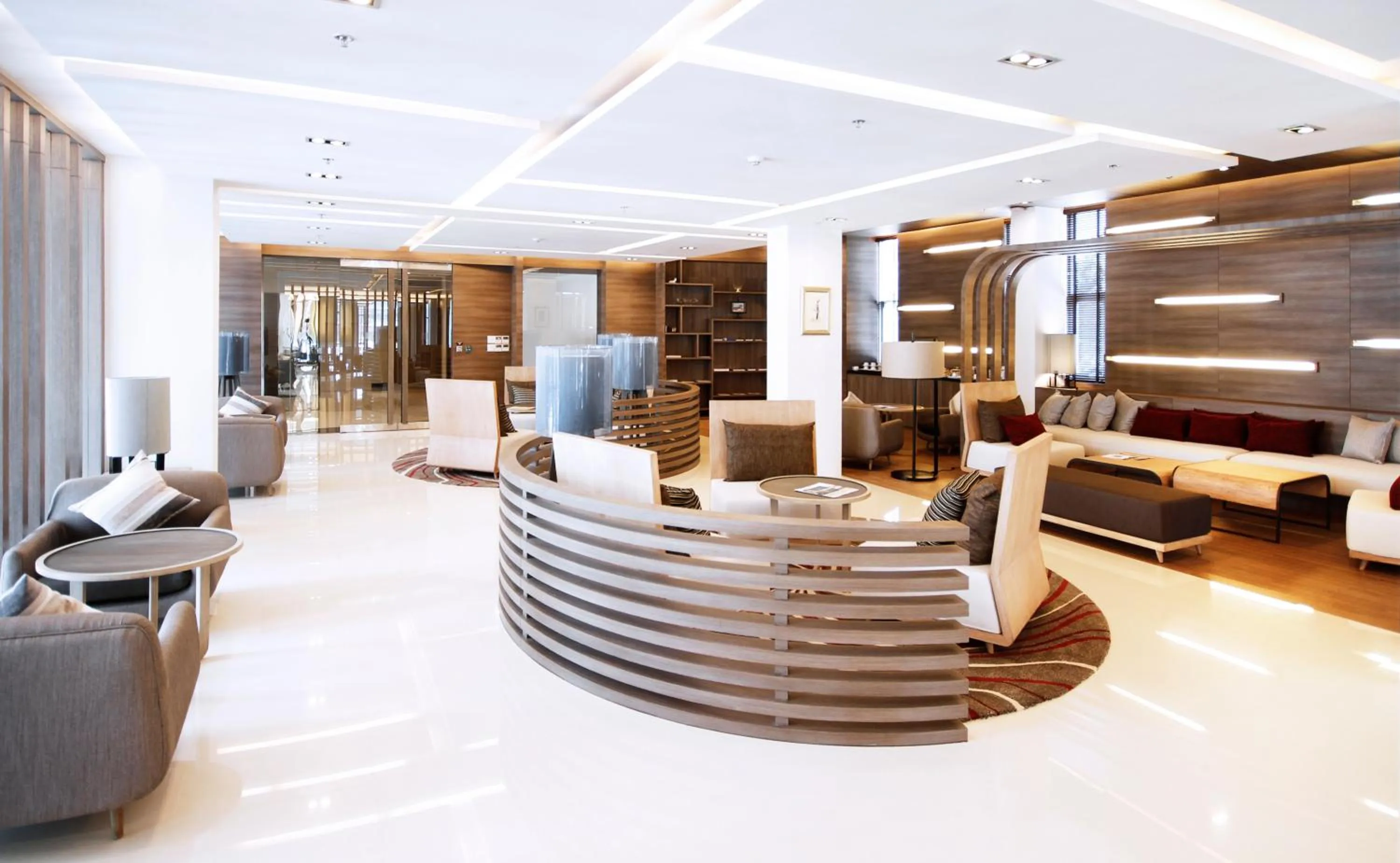 Lobby or reception in Classic Kameo Hotel & Serviced Apartments, Ayutthaya