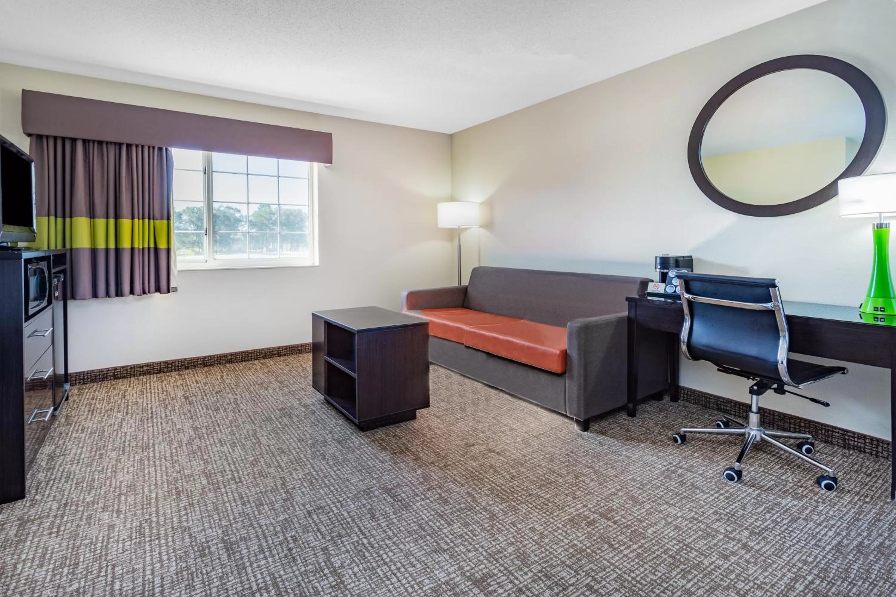 Seating area in Super 8 by Wyndham Emmetsburg