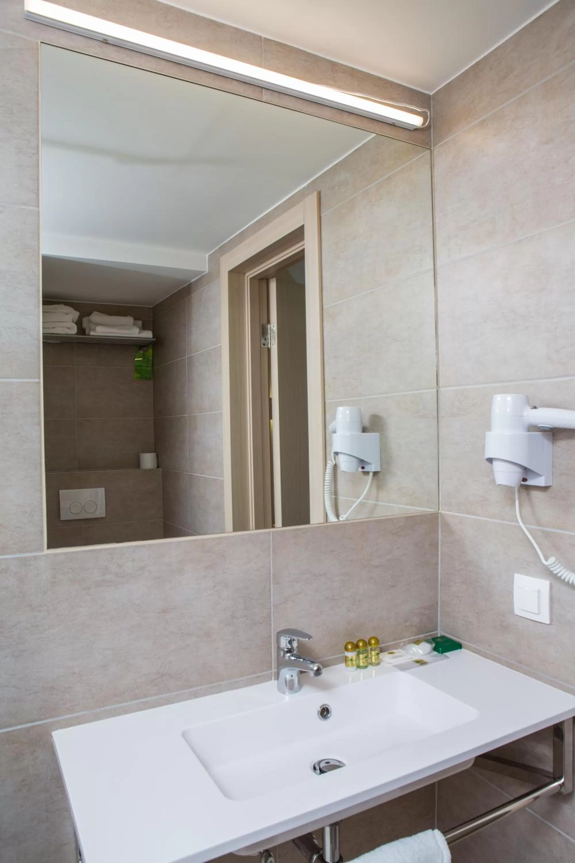 Shower in Ukraina Hotel