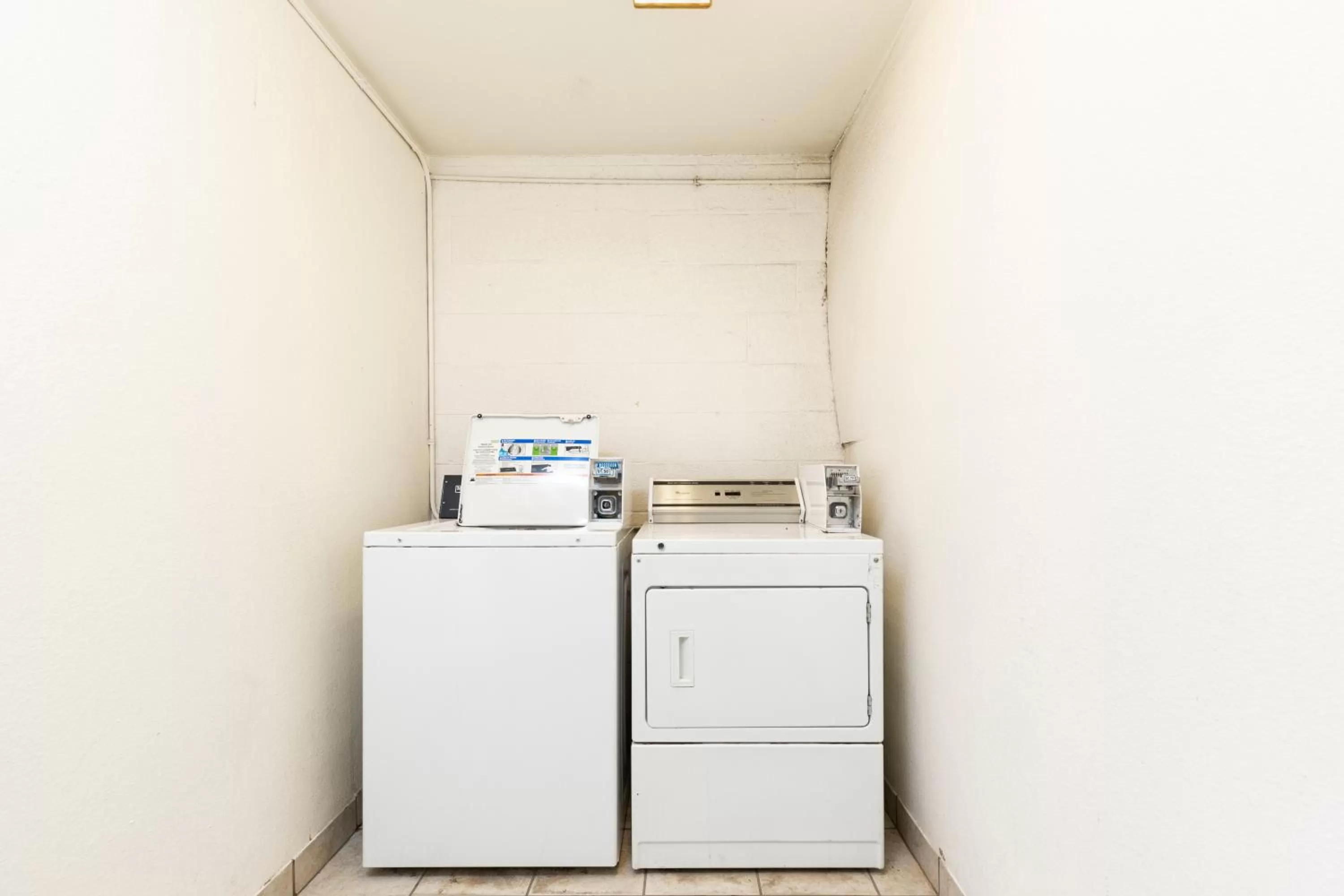 Kitchen/Kitchenette in Bardmoor Suites