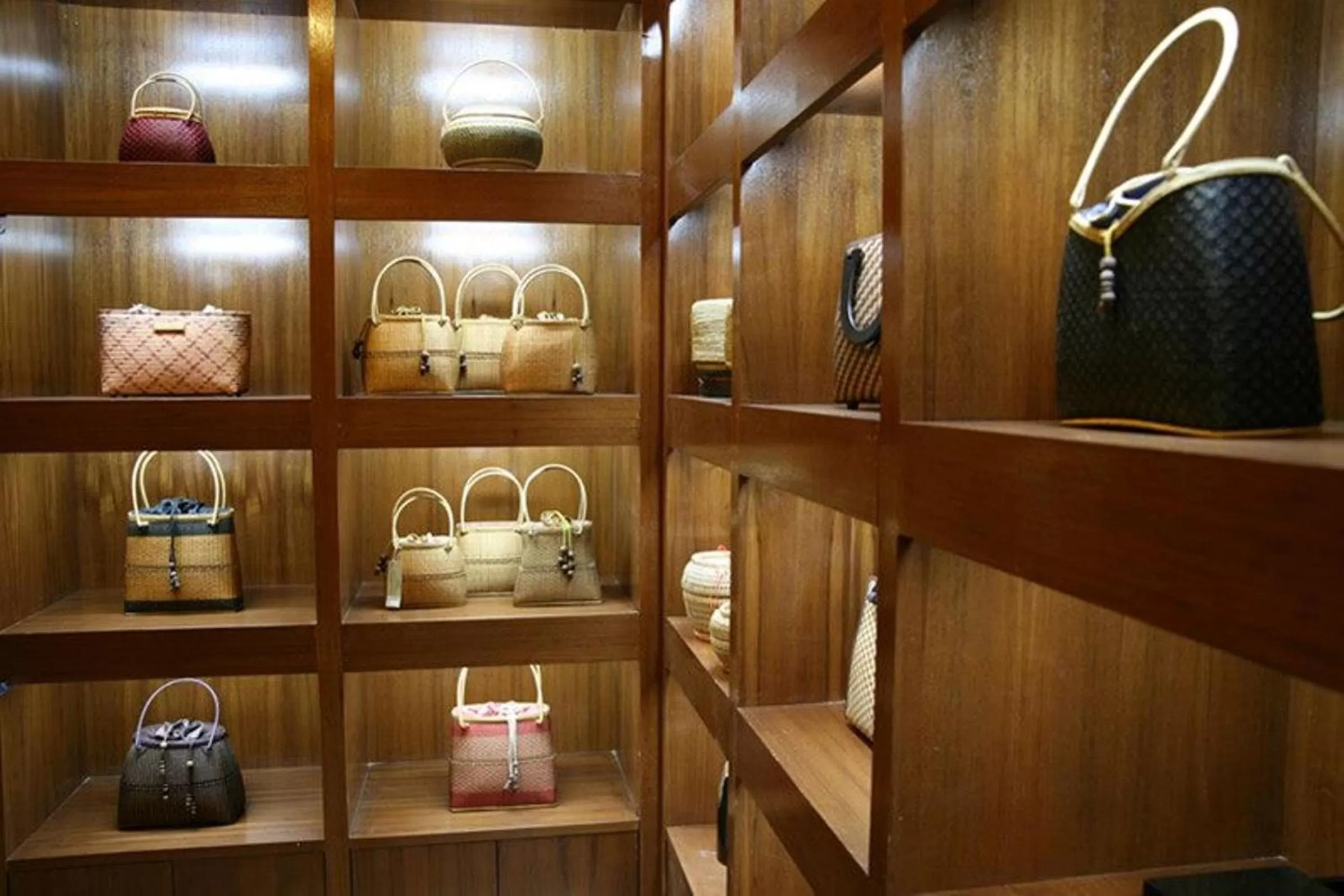 On-site shops in Yoma Hotel, Pai